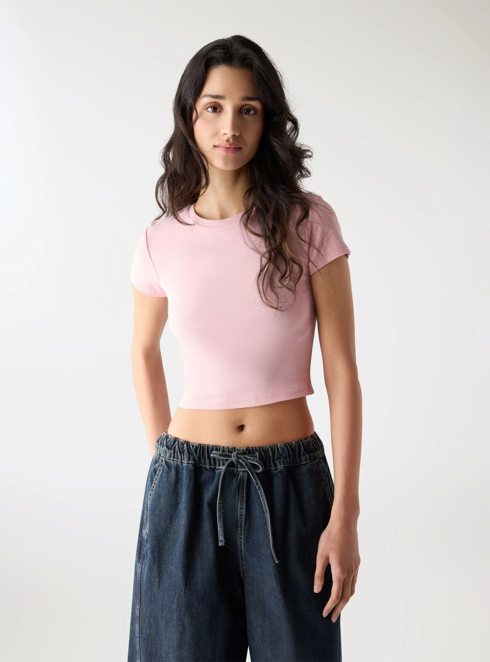 T-shirt crop aderente a tinta unita - Image 2