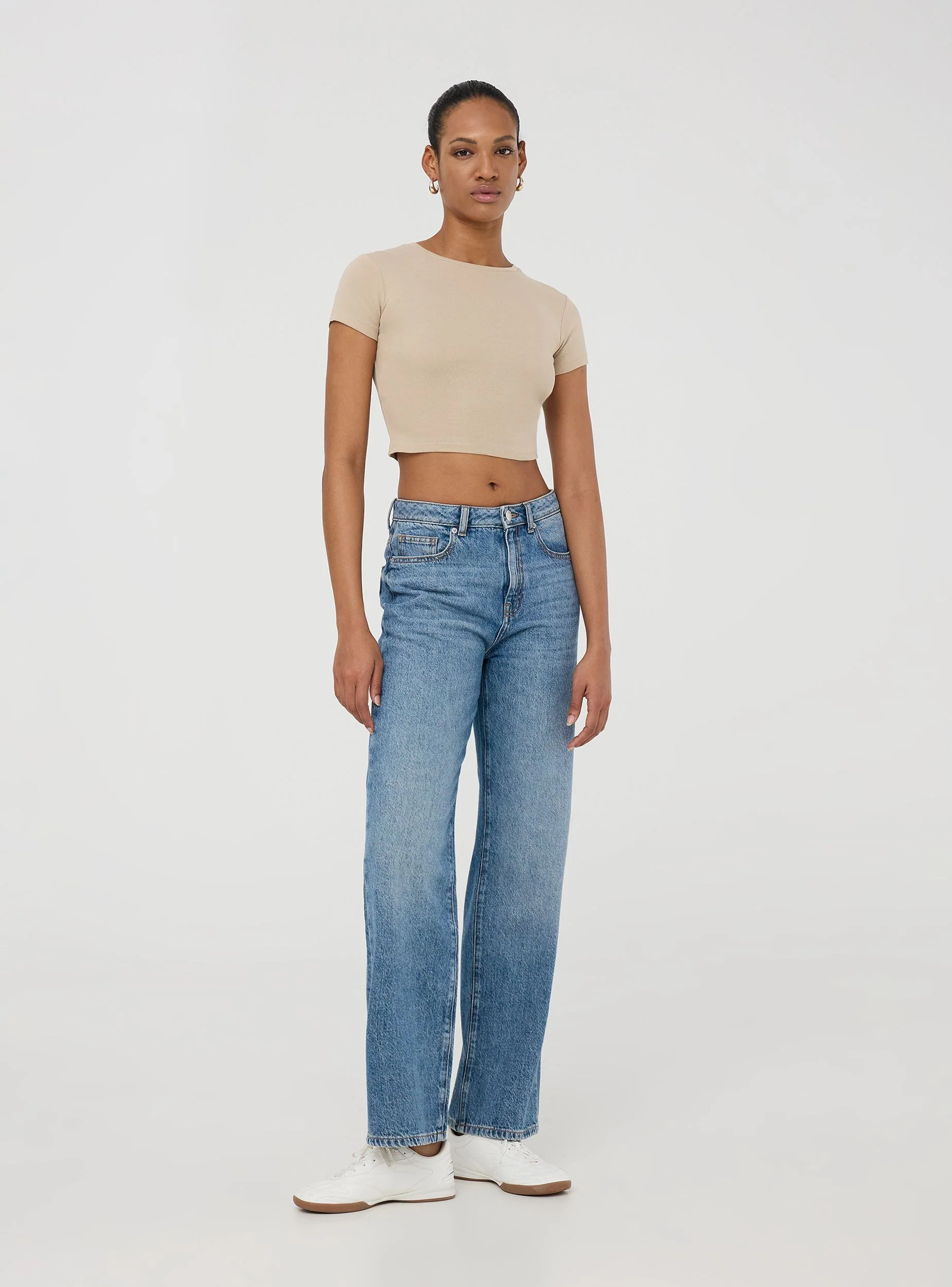 T-shirt crop aderente tinta unita