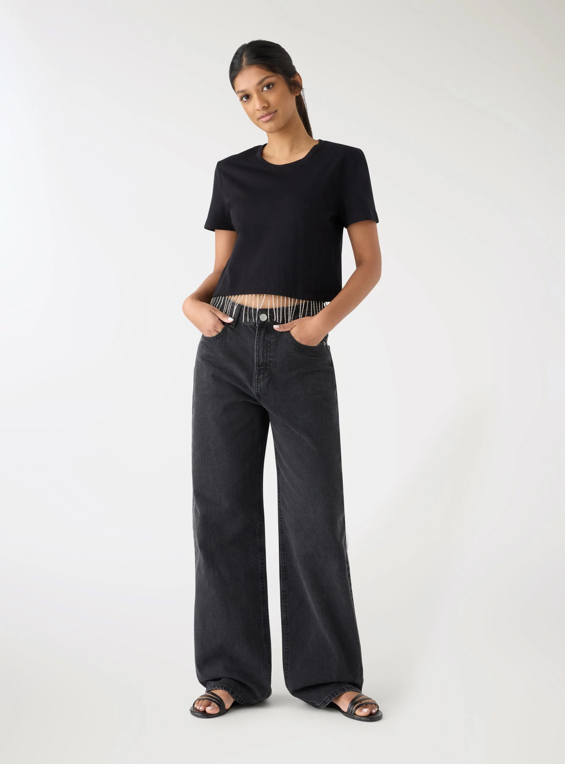 T-shirt crop ampia con frange strass - Image 4