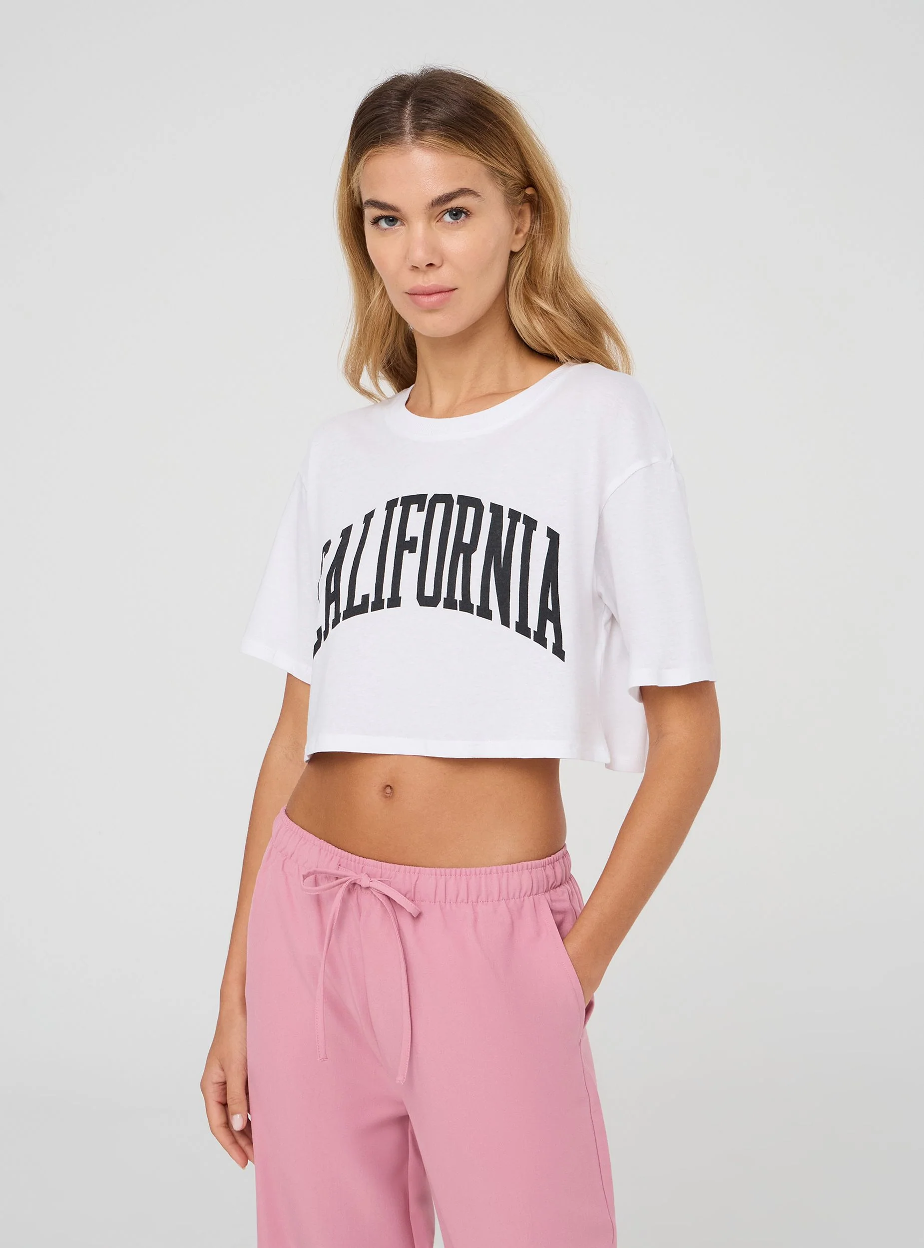 T-shirt crop ampia con stampa college - Image 2
