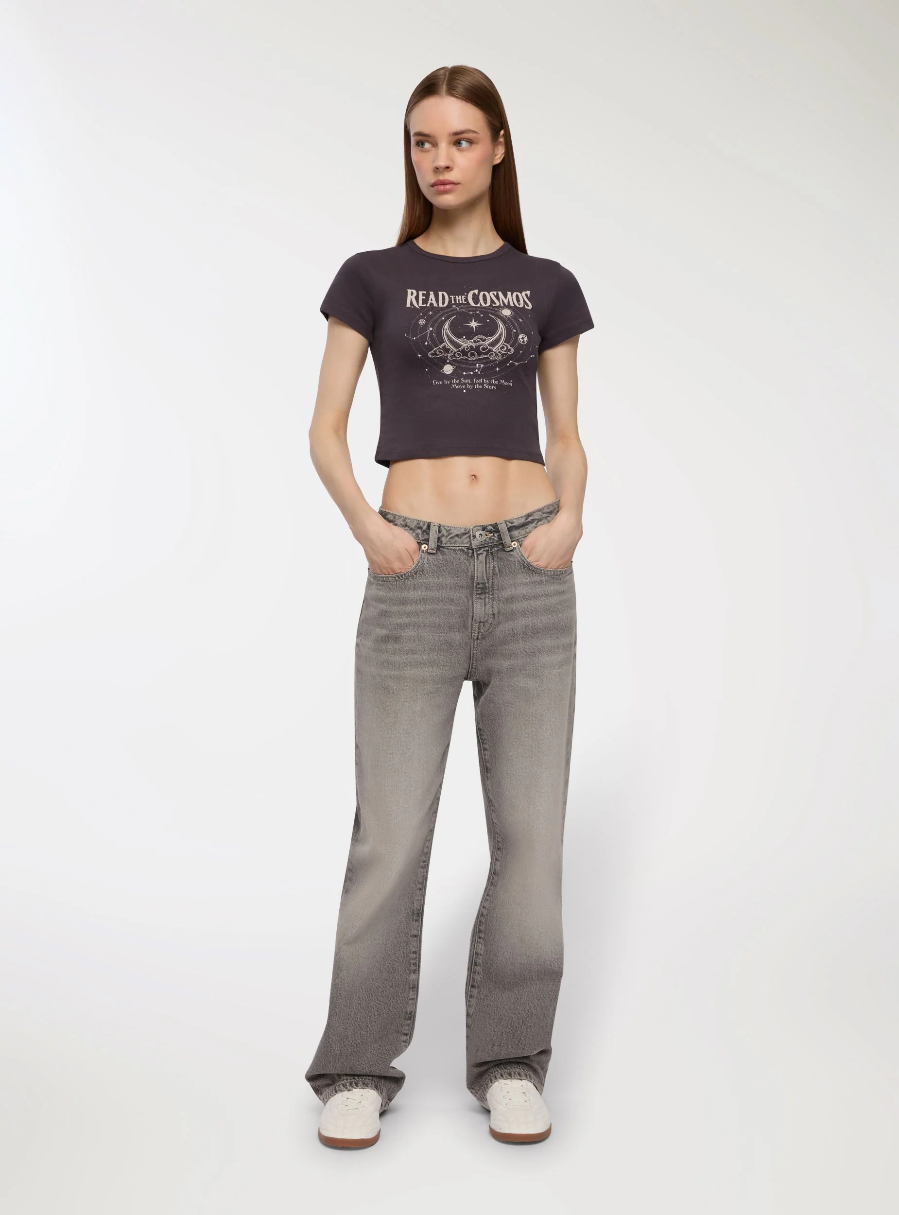 T-shirt crop con astri e strass - Image 2