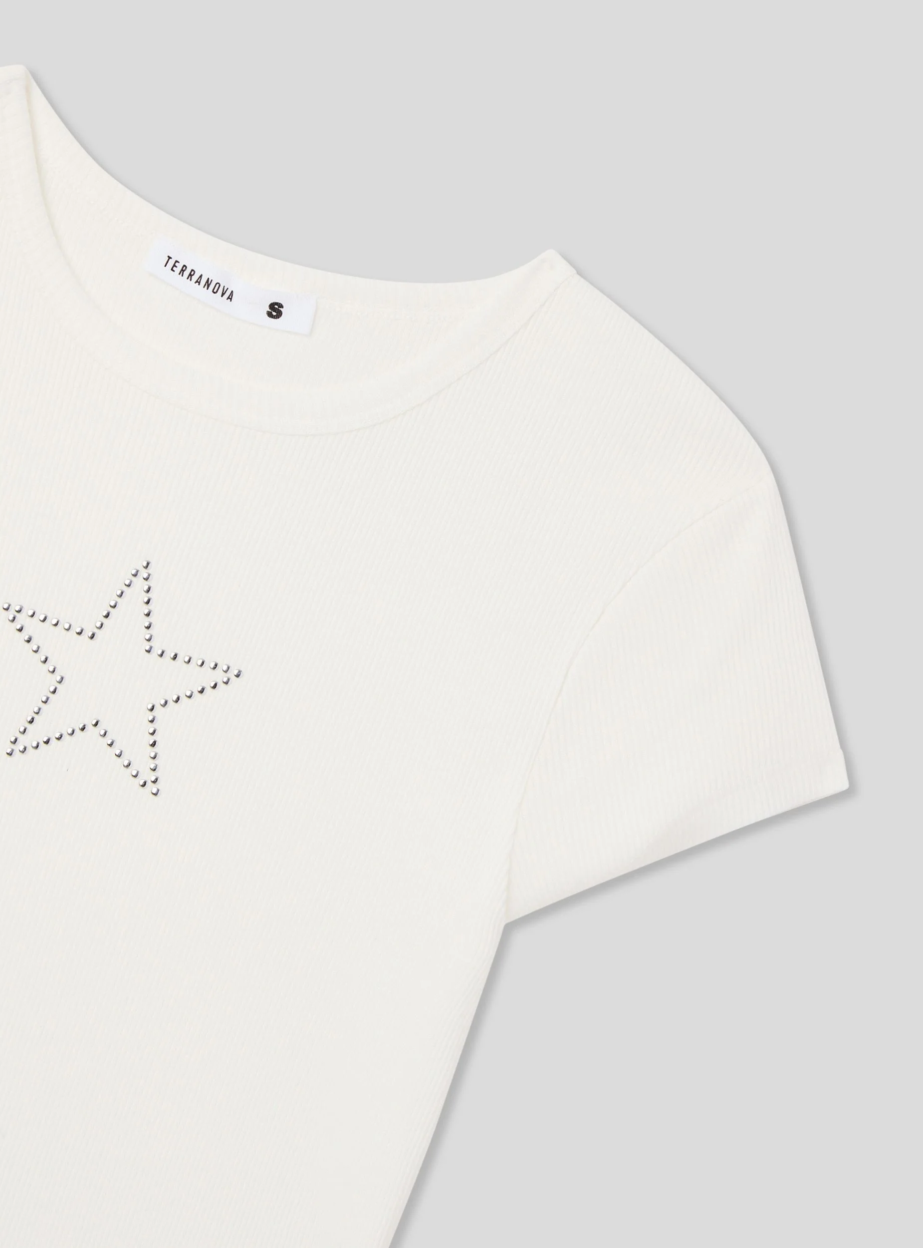 T-shirt crop con borchie a stella - Image 4