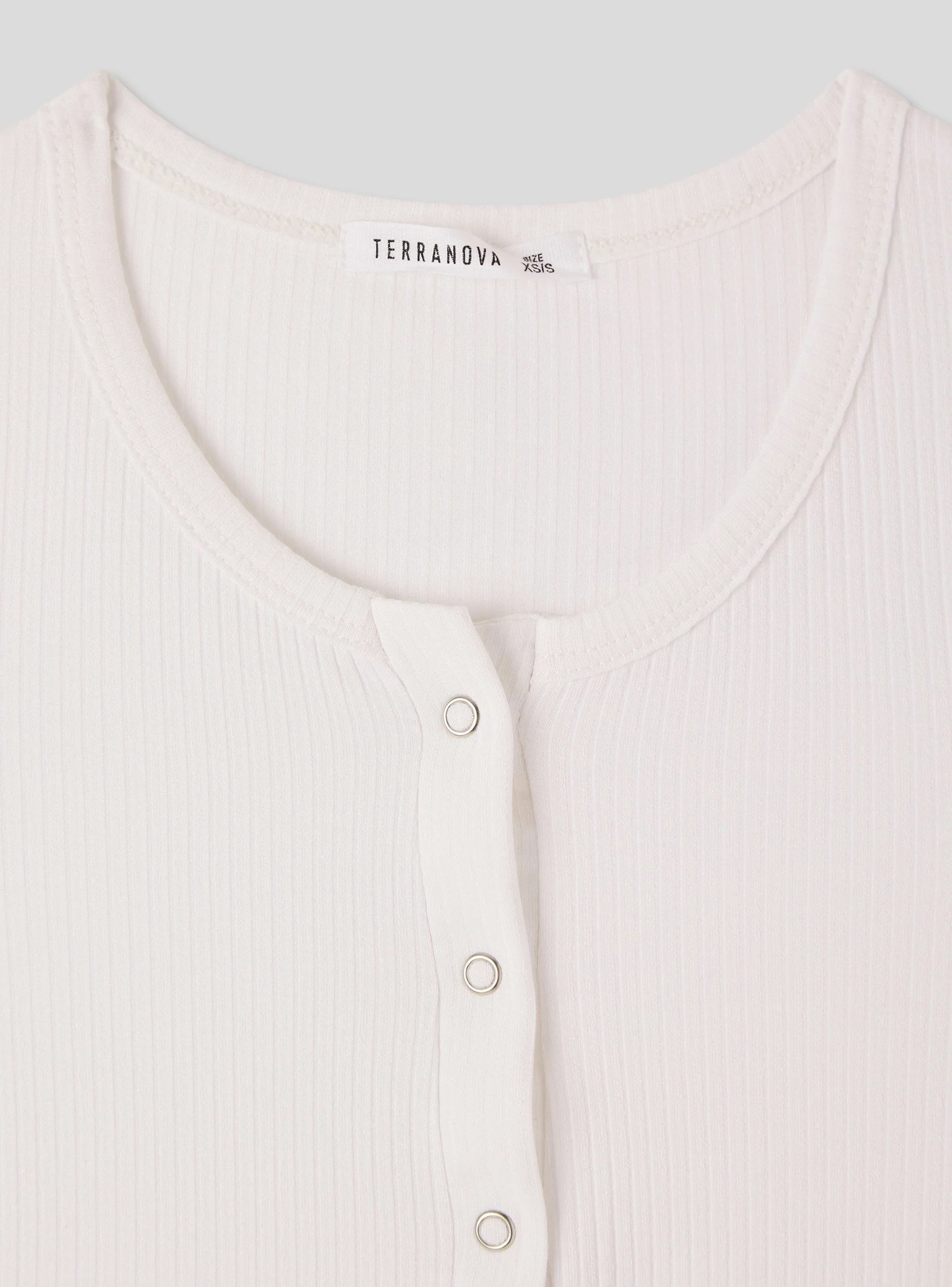 T-shirt crop con bottoni - Image 6