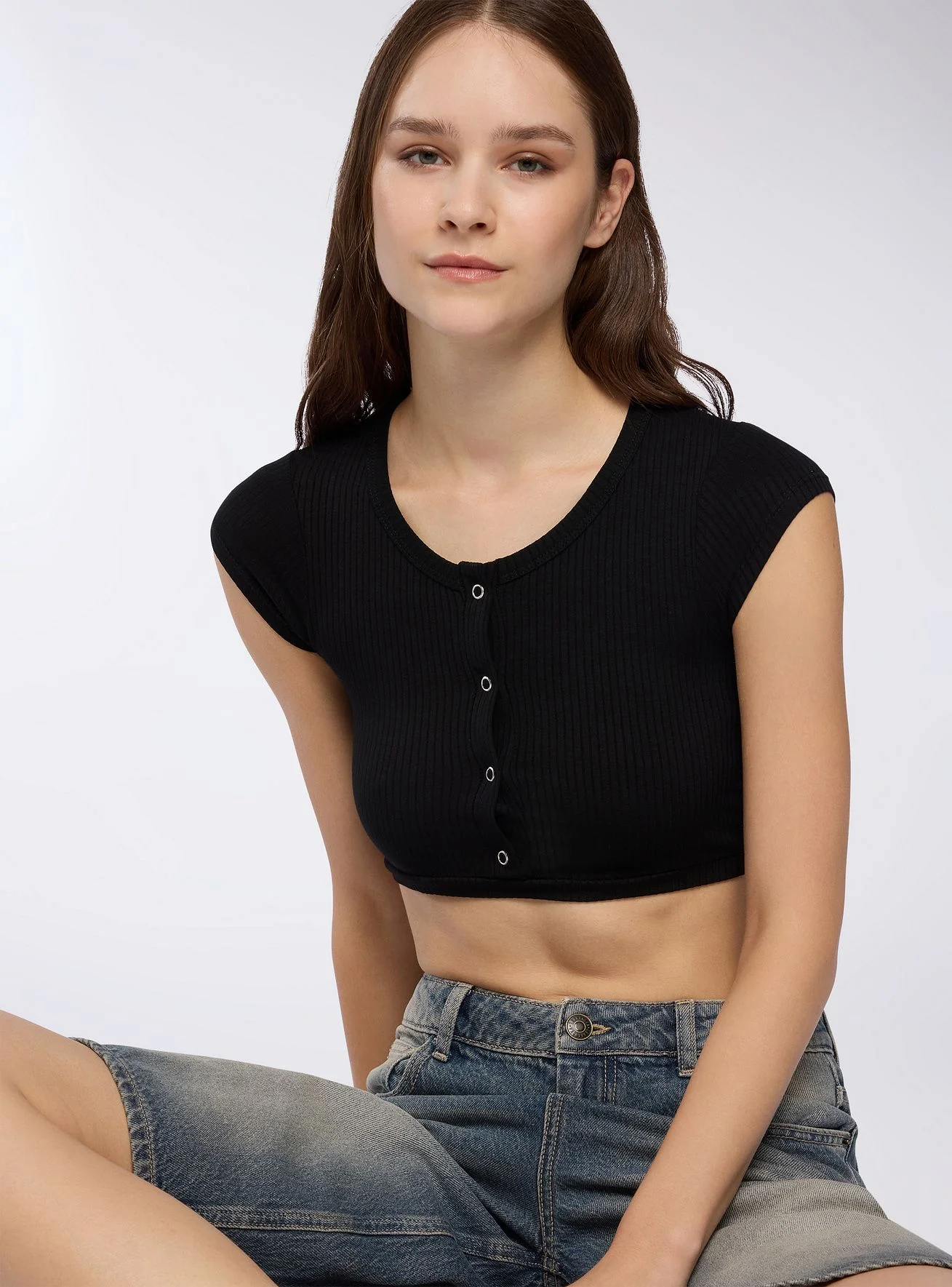 T-shirt crop con bottoni - Image 4