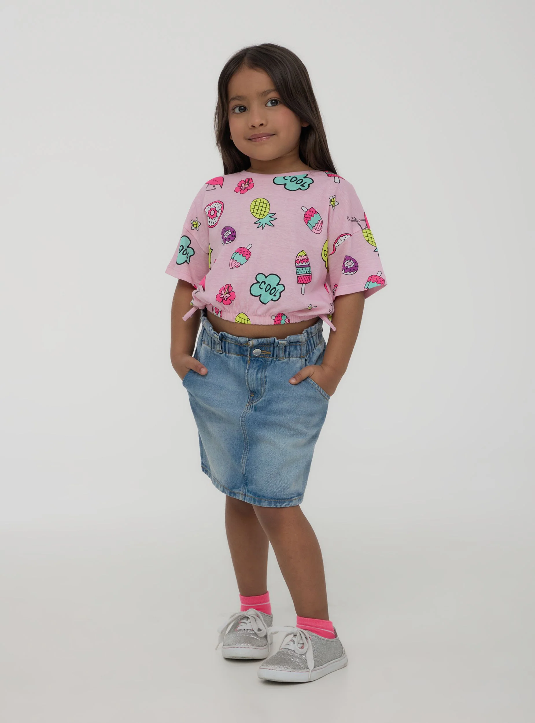 T-shirt crop con cordini e stampe - Image 2