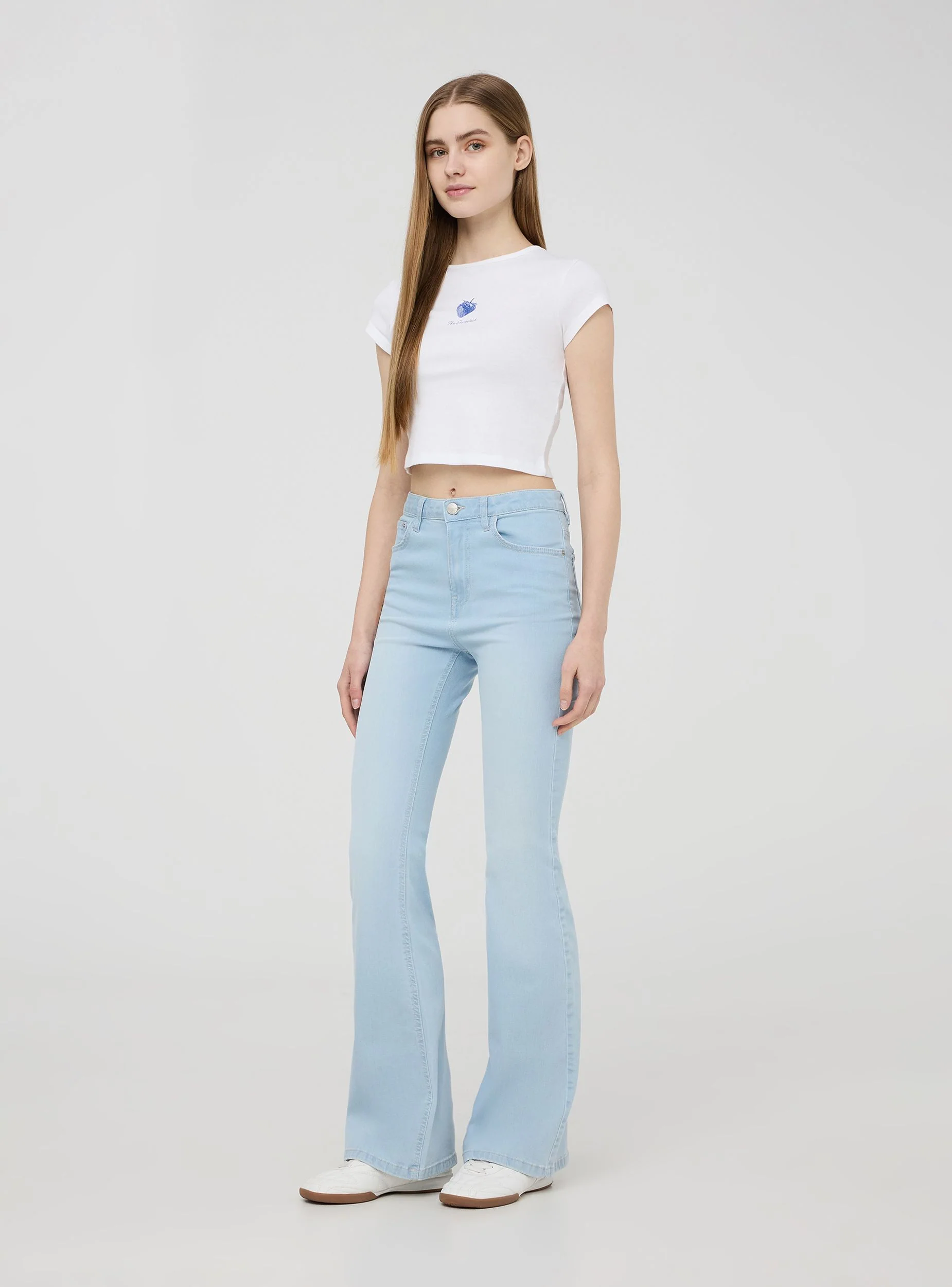 T-shirt crop con piccola stampa e scritta frontale - Image 3