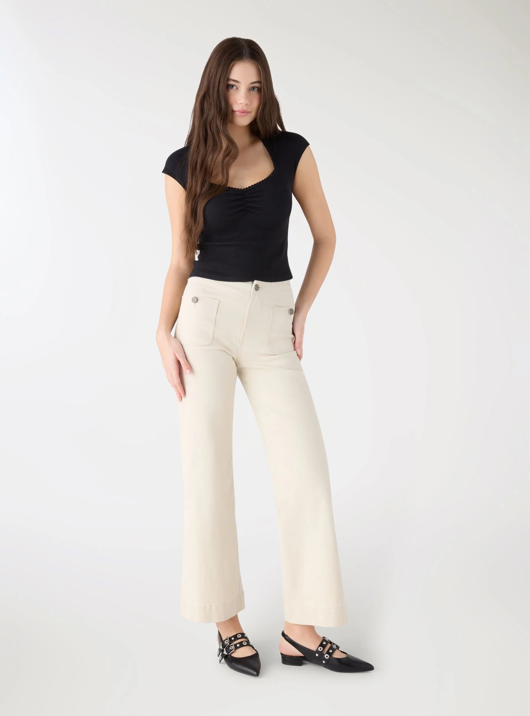 T-shirt crop con scollo a cuore e arricciatura