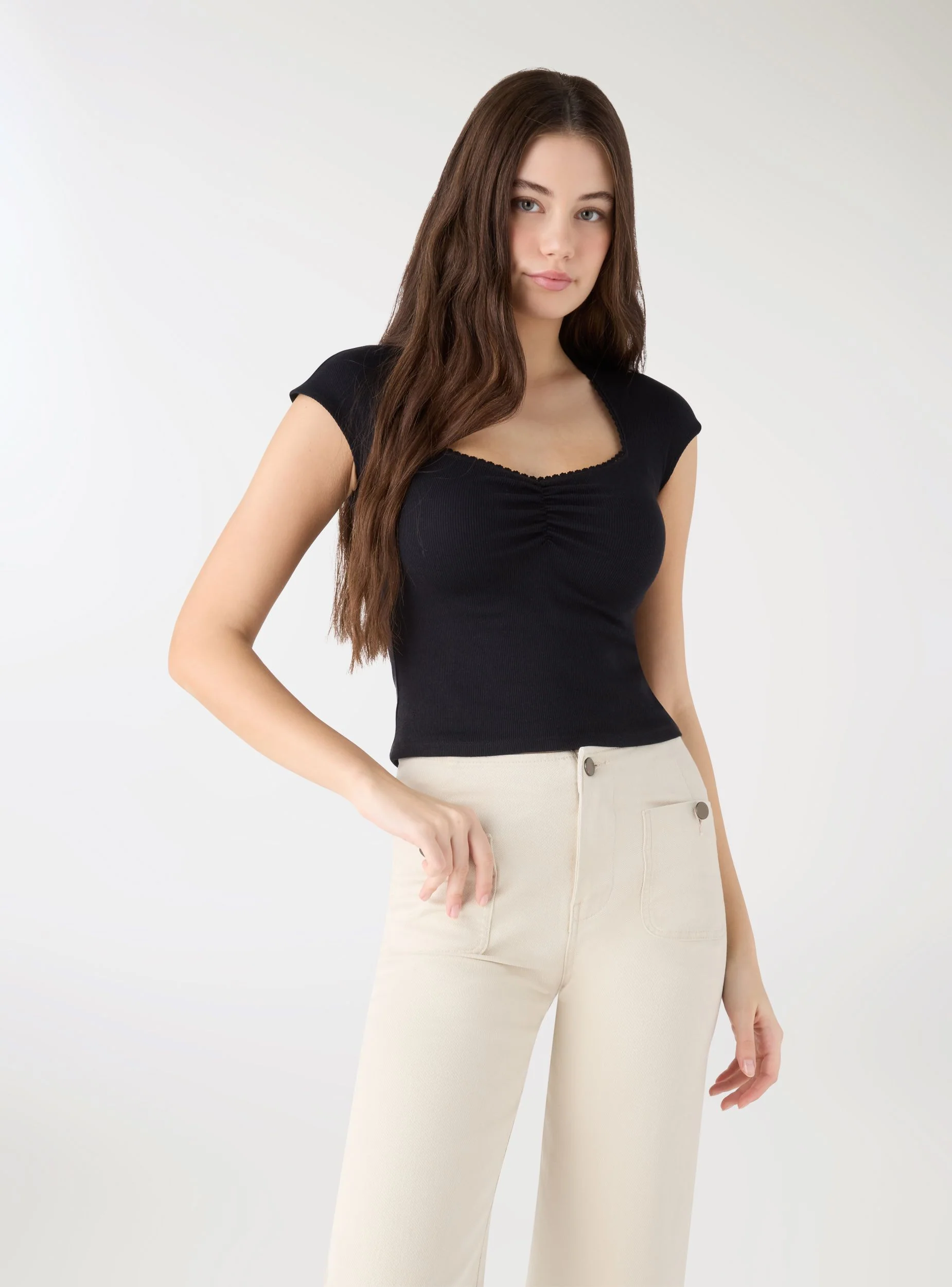 T-shirt crop con scollo a cuore e arricciatura - Image 2