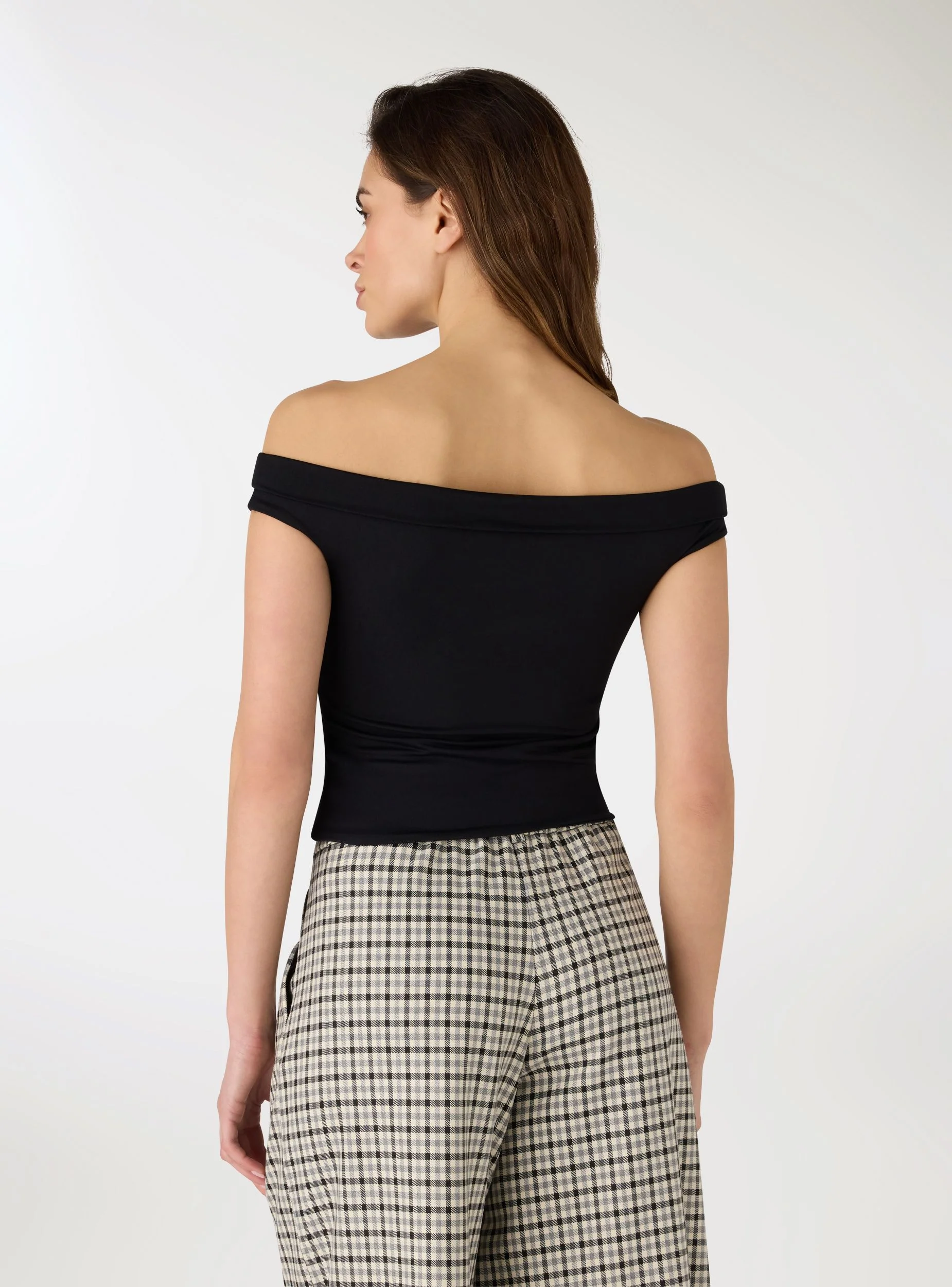 T-shirt crop con spalle scoperte a tinta unita - Image 3