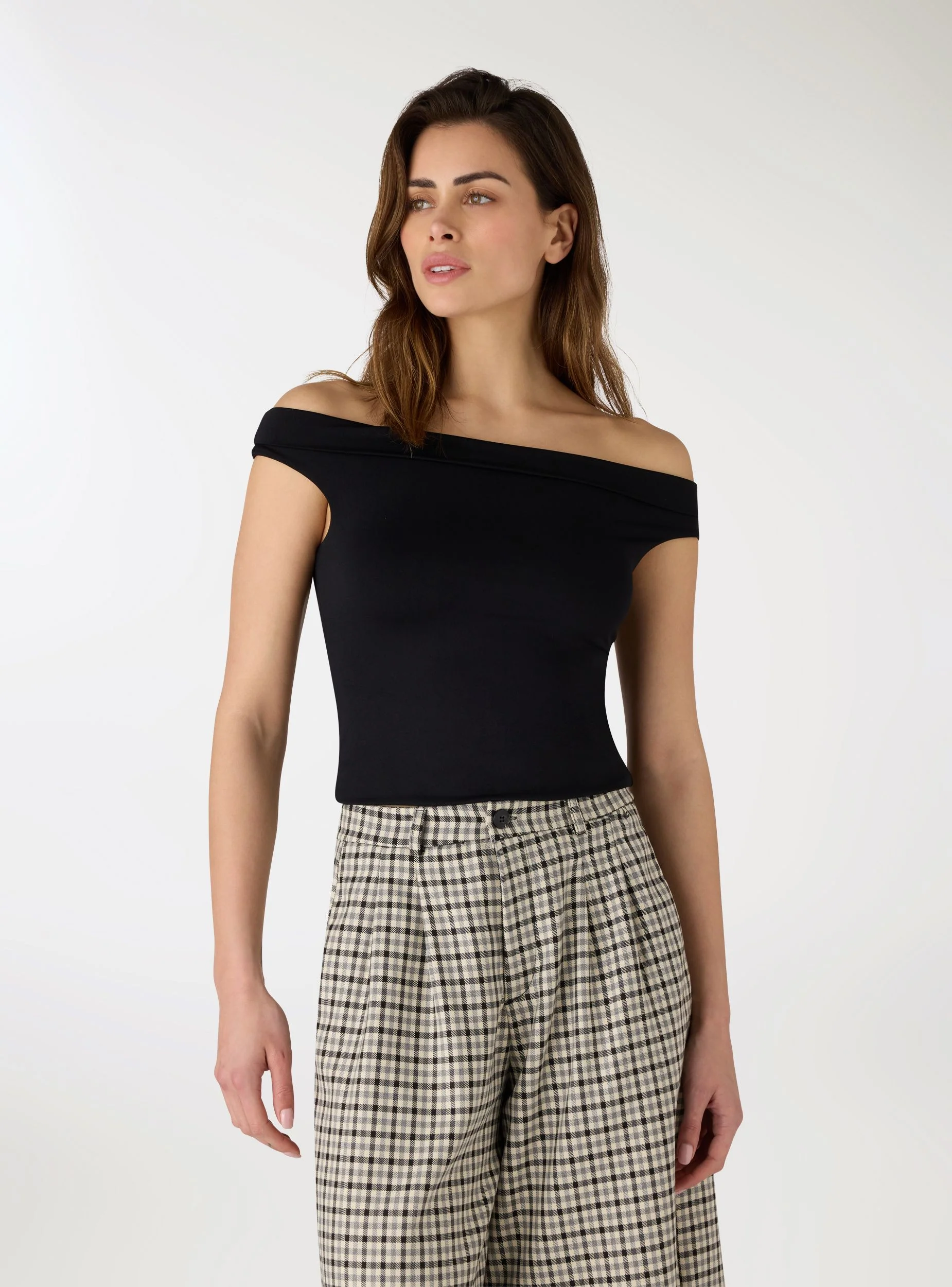 T-shirt crop con spalle scoperte a tinta unita - Image 4