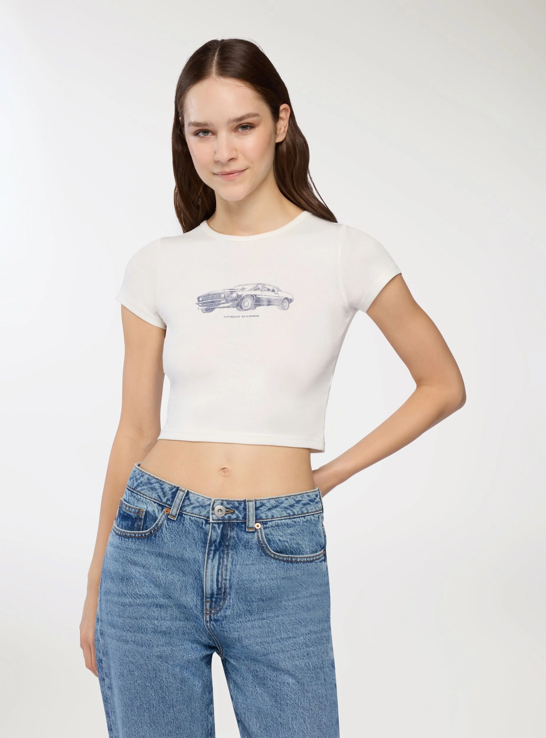 T-shirt crop con stampa auto - Image 4