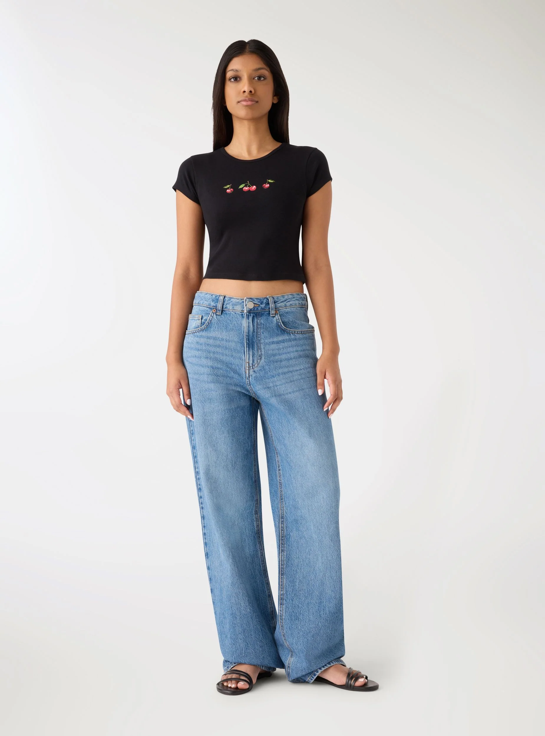 T-shirt crop con stampa ciliegie - Image 4