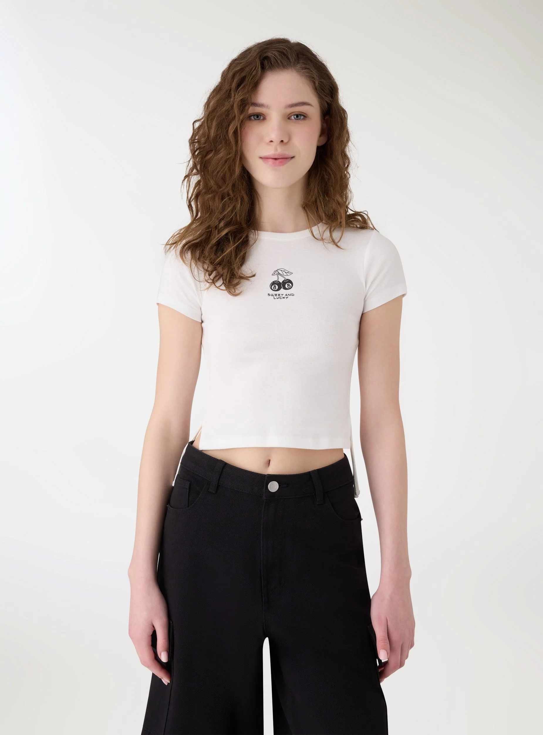 T-shirt crop con stampa e coulisse laterali - Image 3