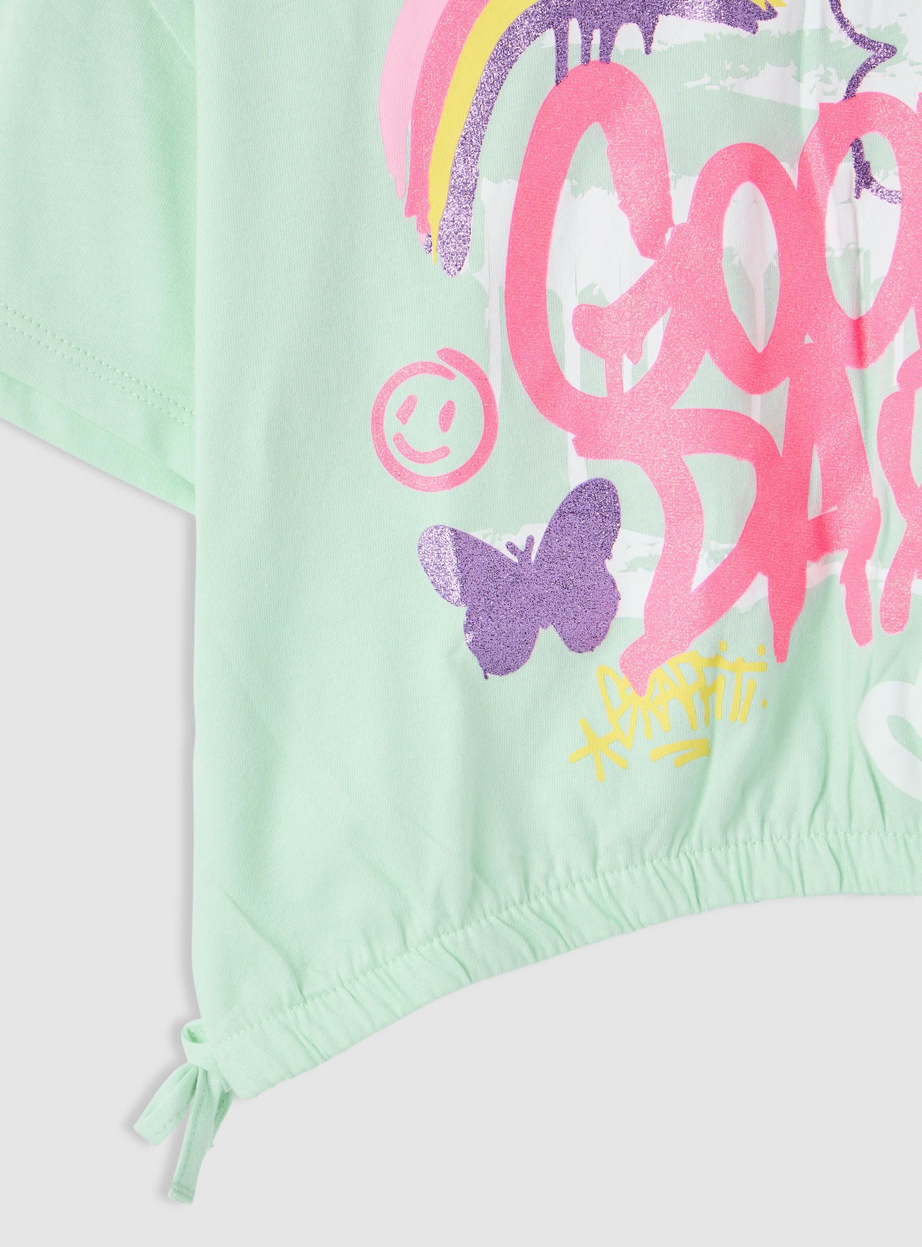 T-shirt crop con stampa graffiti - Image 5