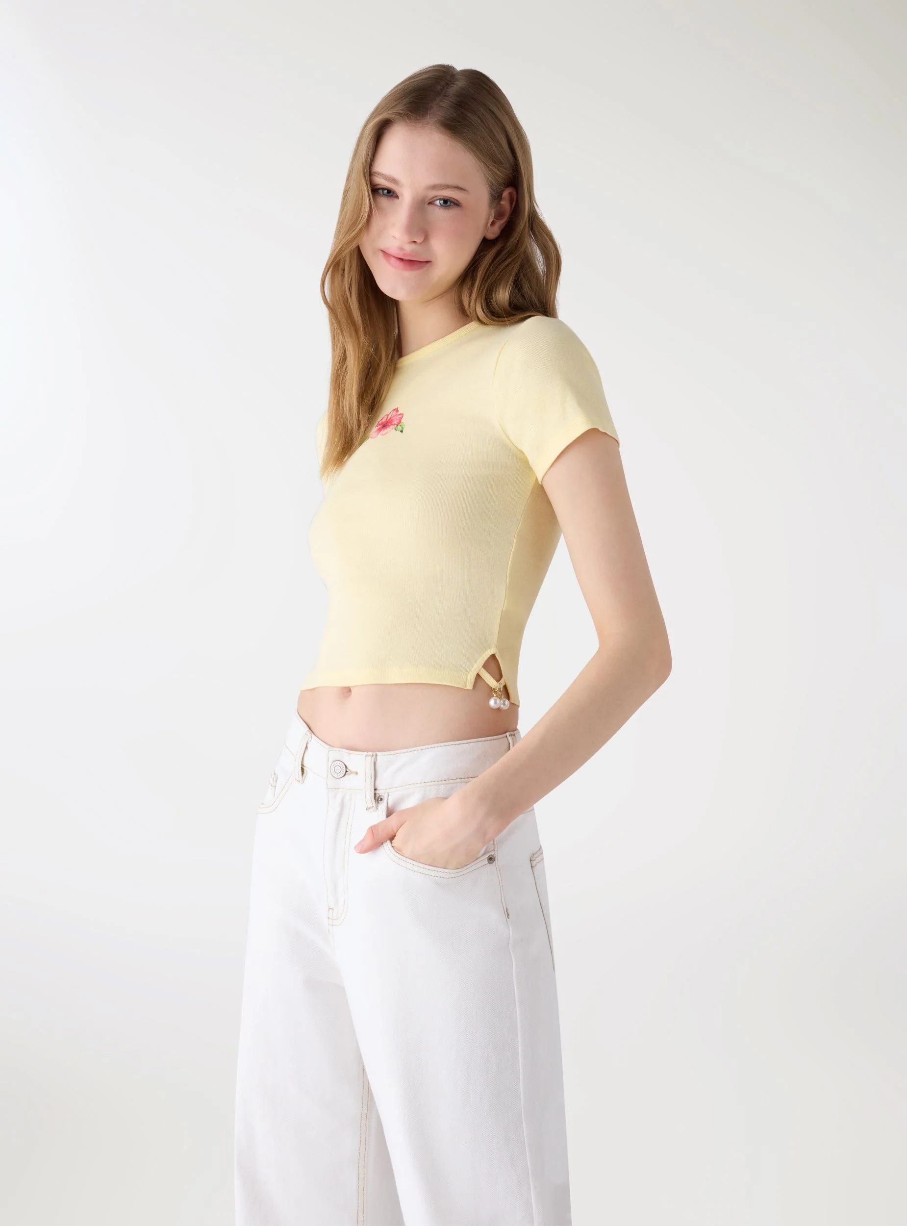 T-shirt crop con stampa hibiscus - Image 2