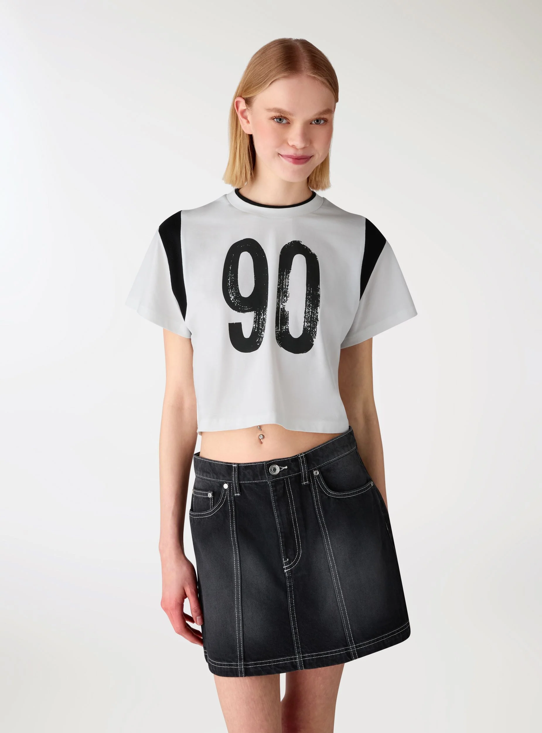 T-shirt crop con stampa numero TRNPOPLAB - Image 2