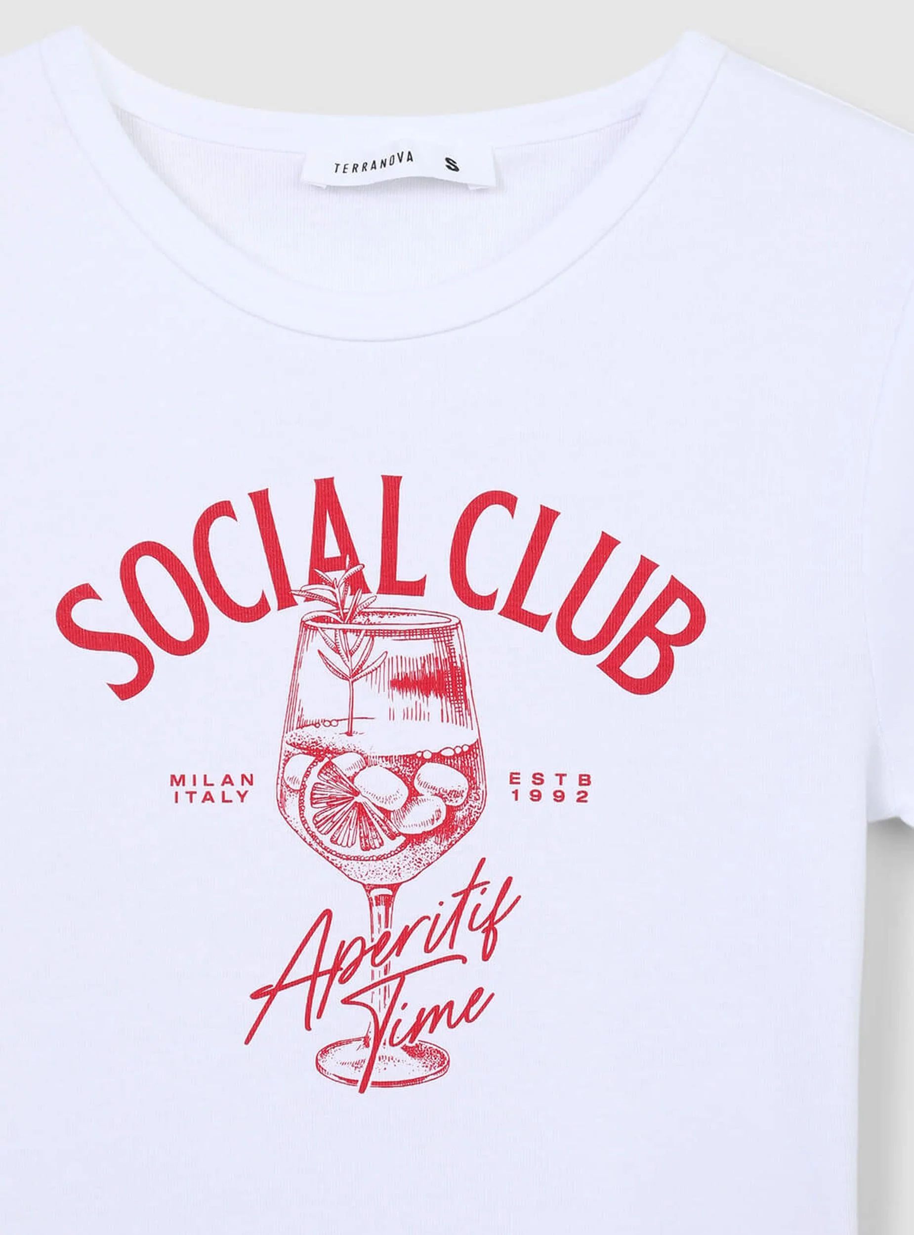 T-shirt crop con stampa social club - Image 7