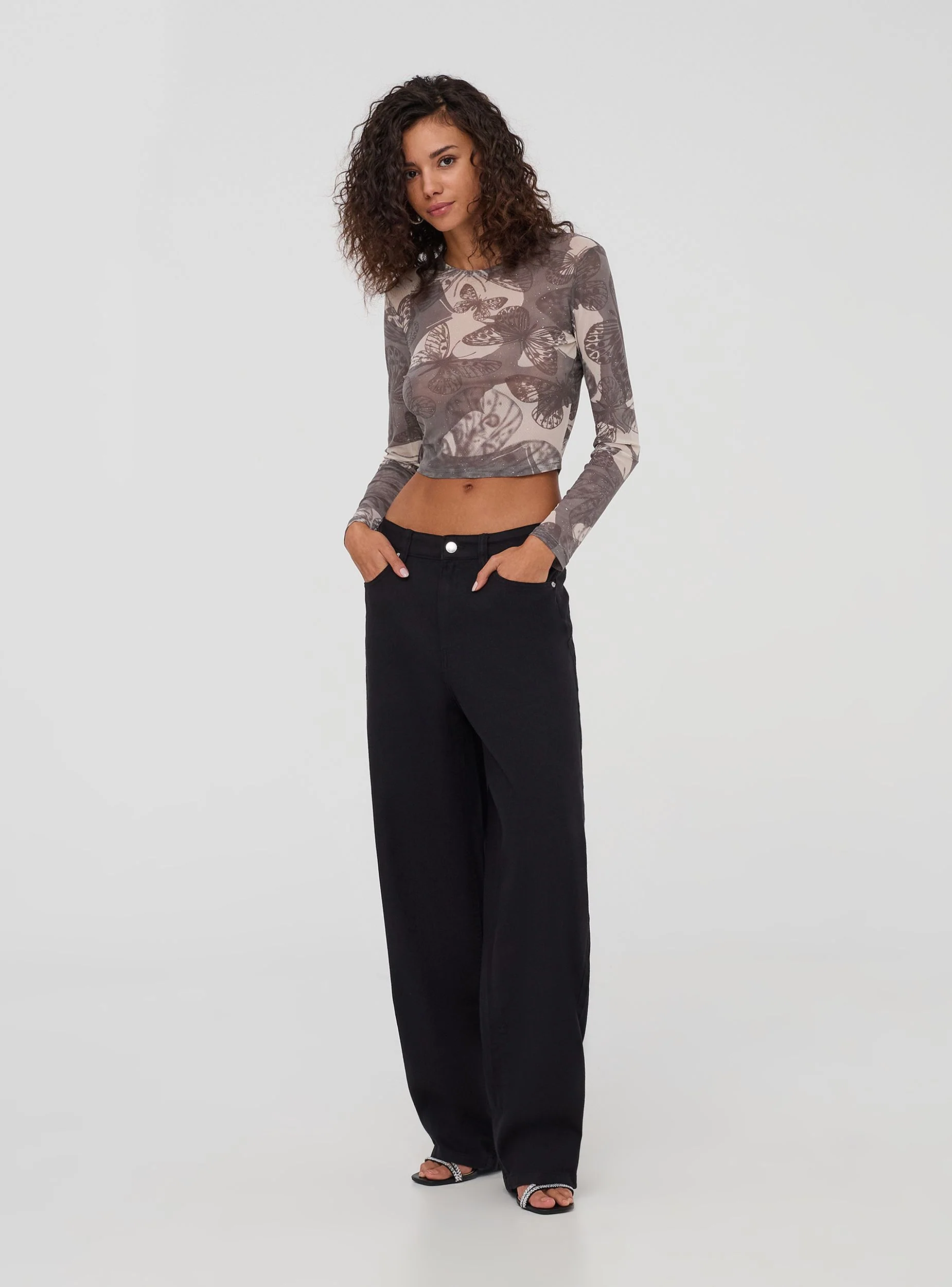 T-shirt crop in tulle con stampa farfalle - Image 3