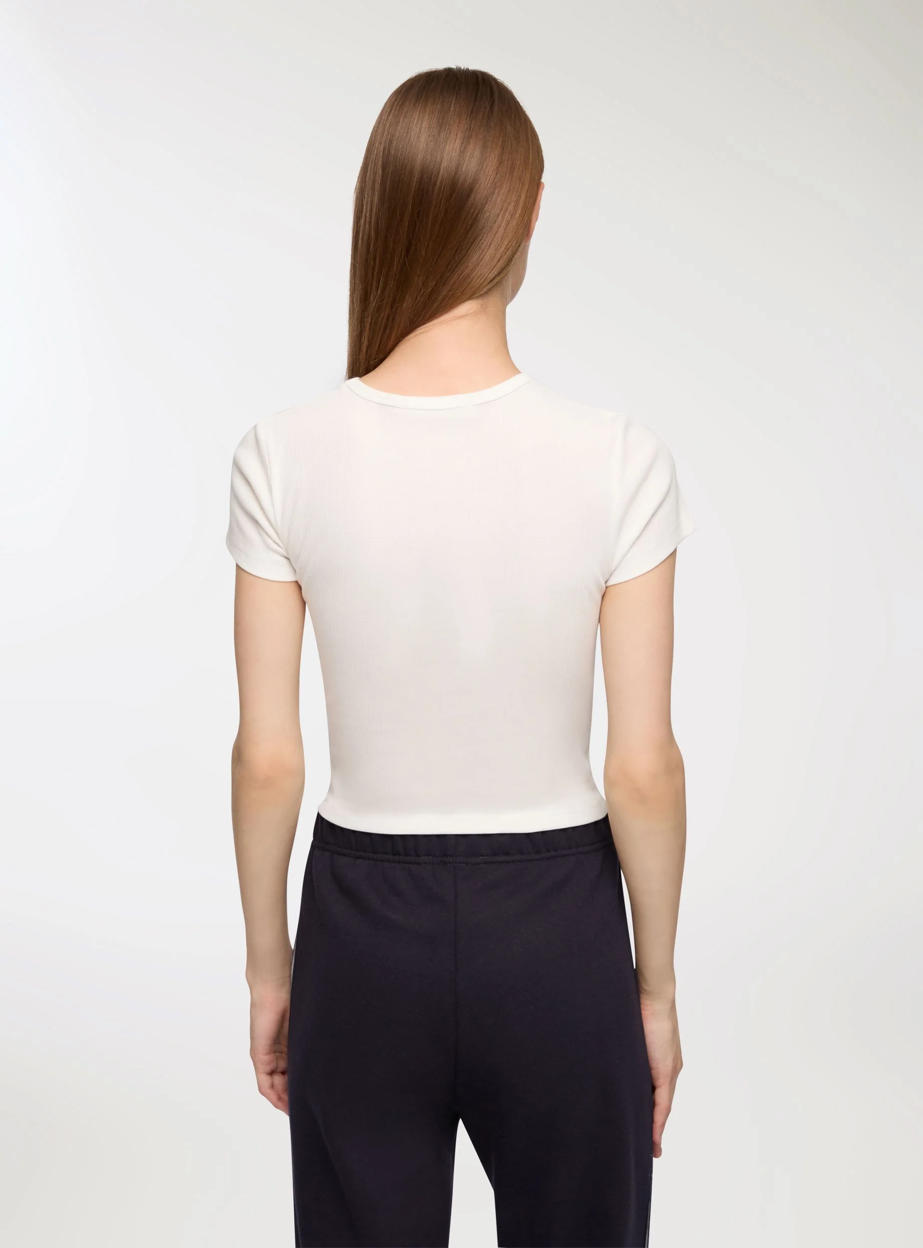 T-shirt crop scritta stile college