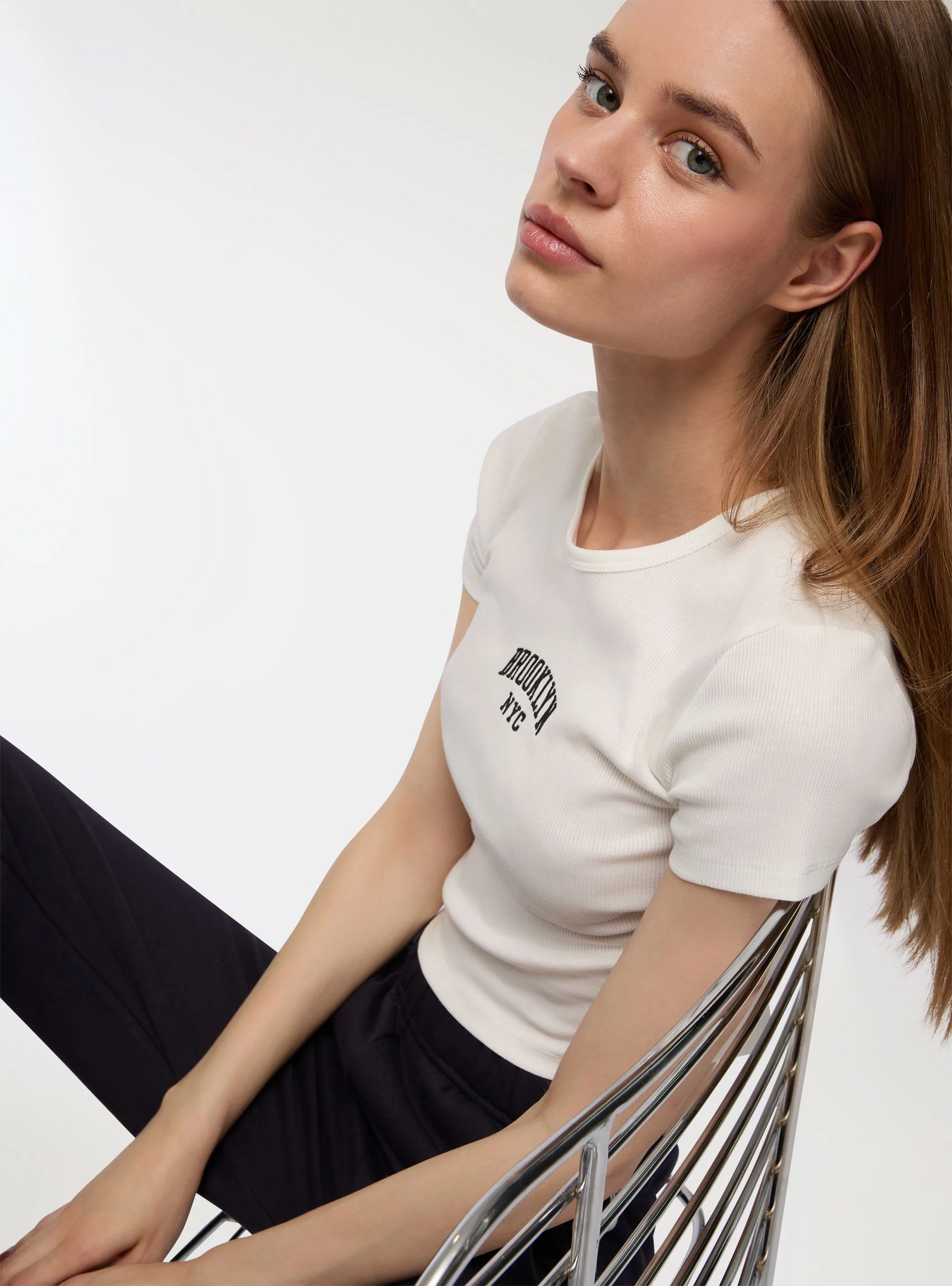 T-shirt crop scritta stile college - Image 7