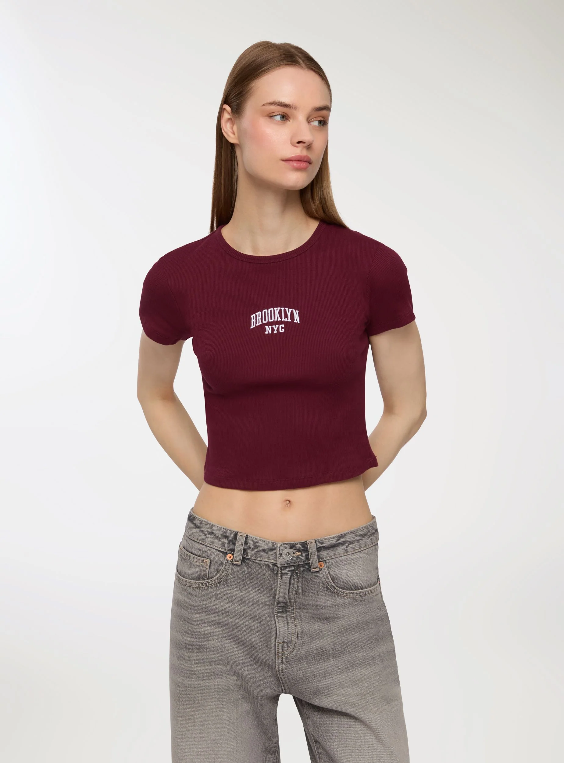 T-shirt crop scritta stile college - Image 4