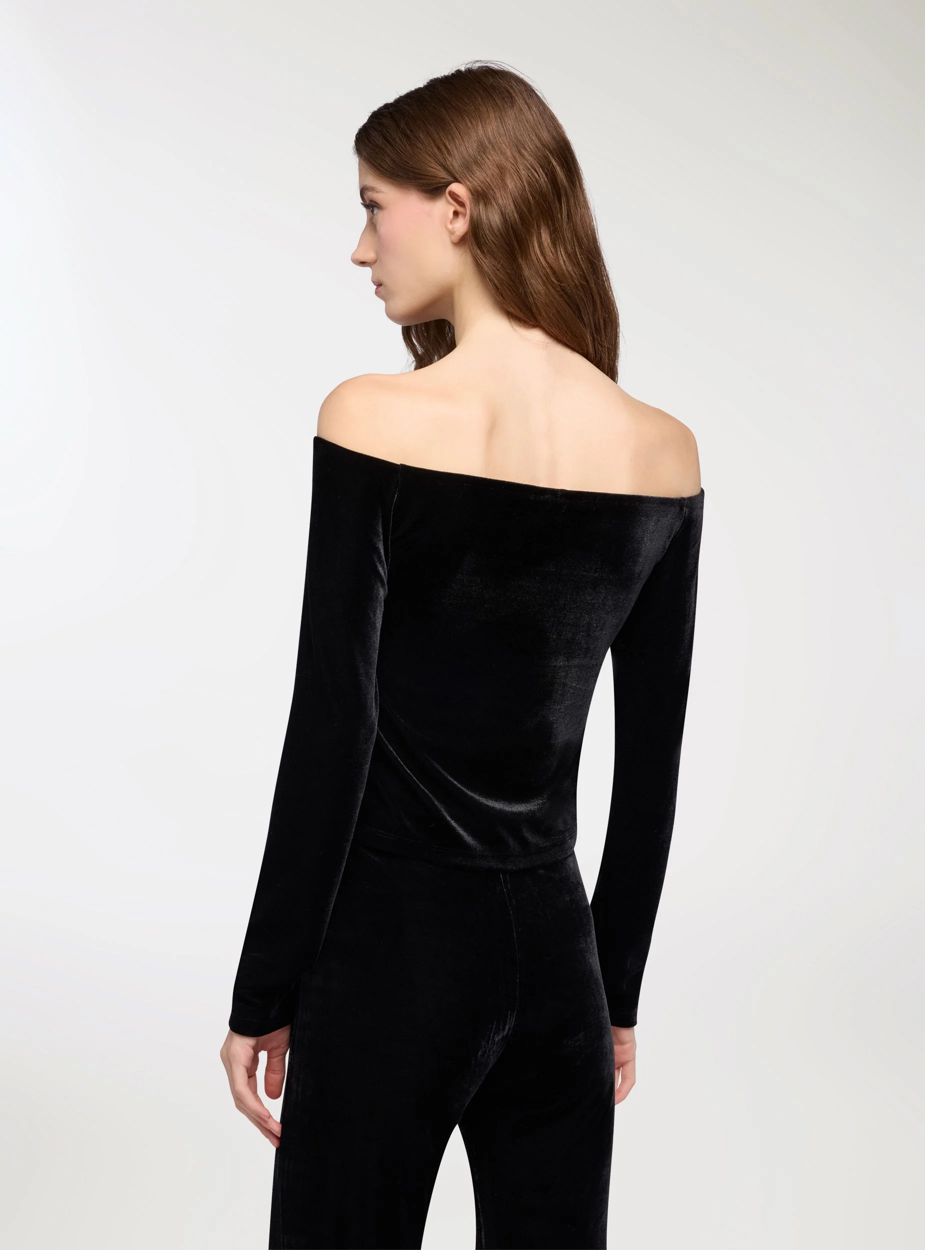 T-shirt crop spalle scoperte in ciniglia
