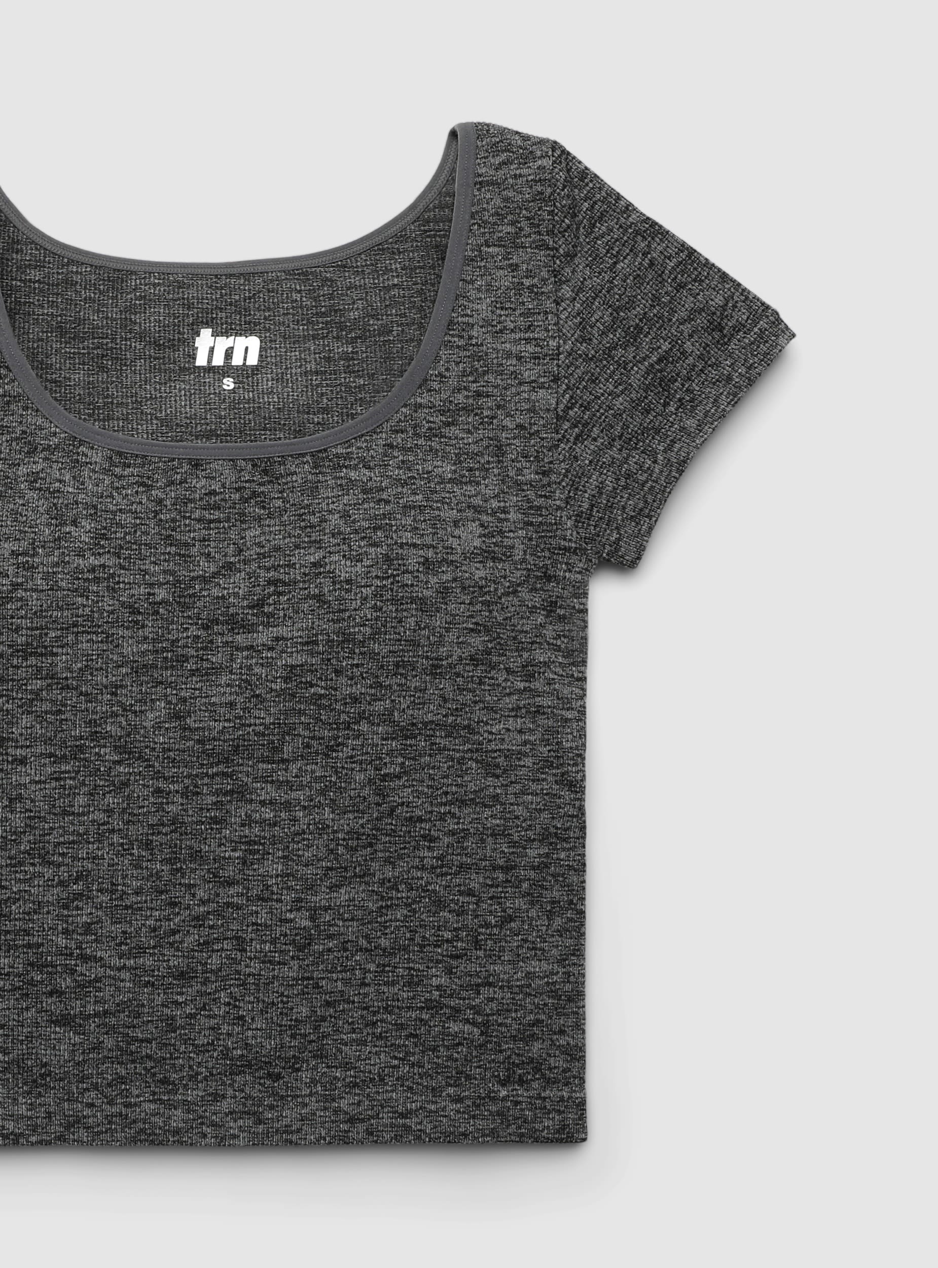 T-shirt crop sportiva con coppe interne - Image 5