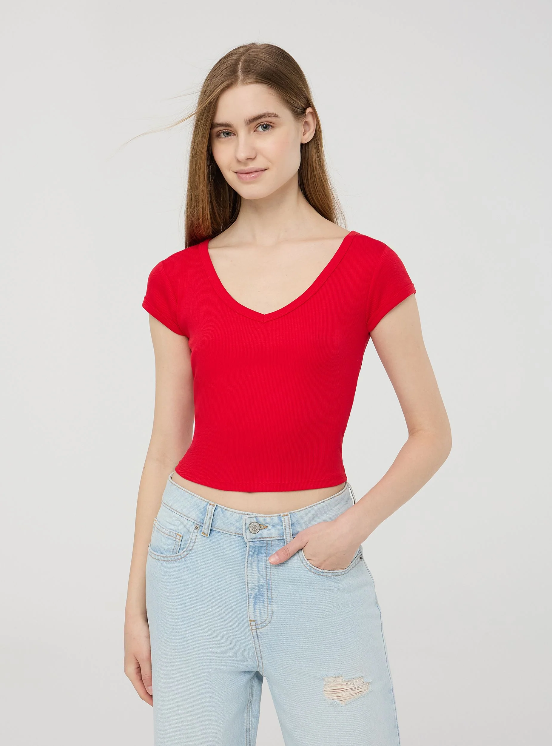 T-shirt crop tinta unita con scollo a v - Image 3