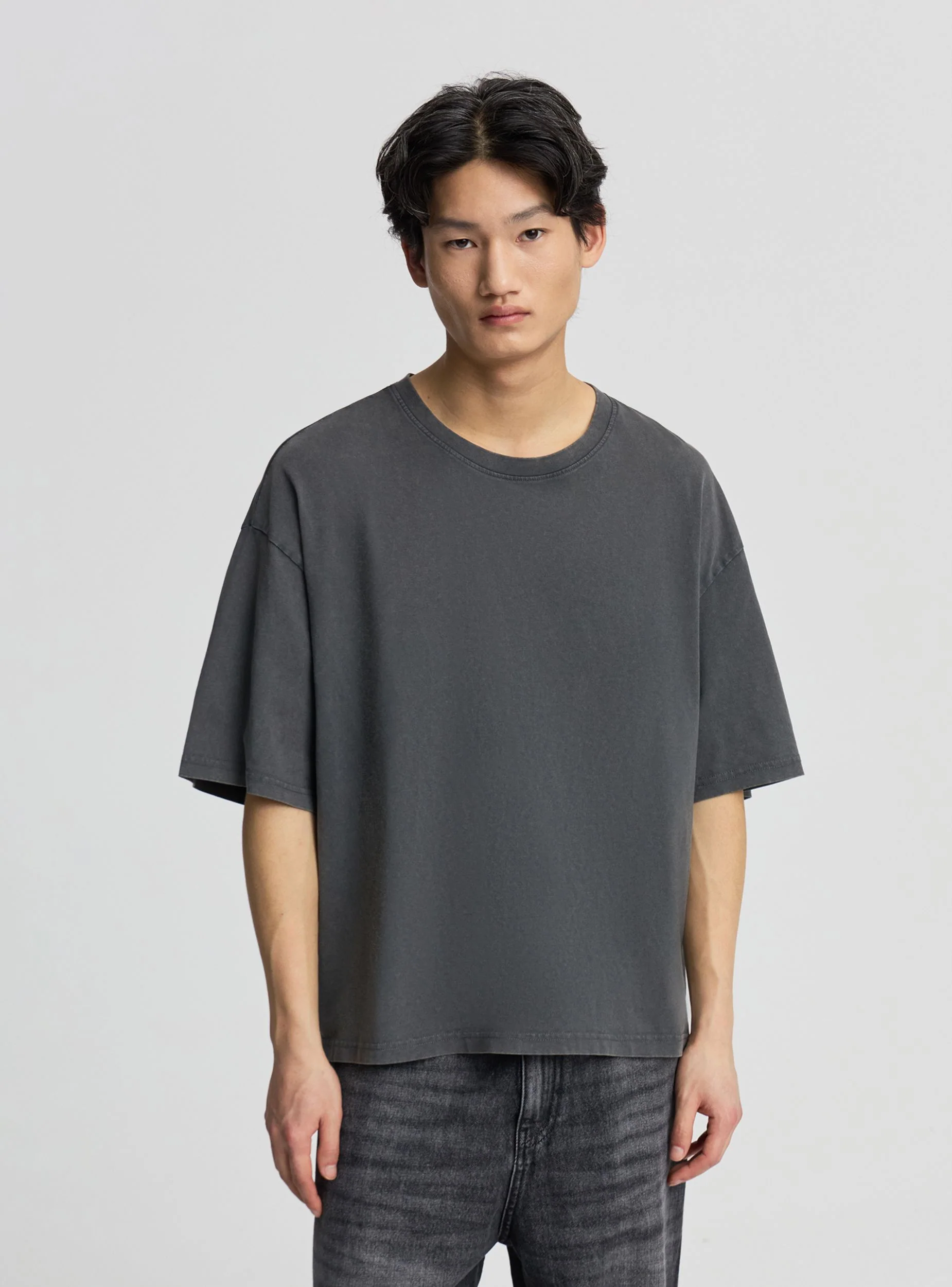 T-shirt crop tinta unita effetto acid wash