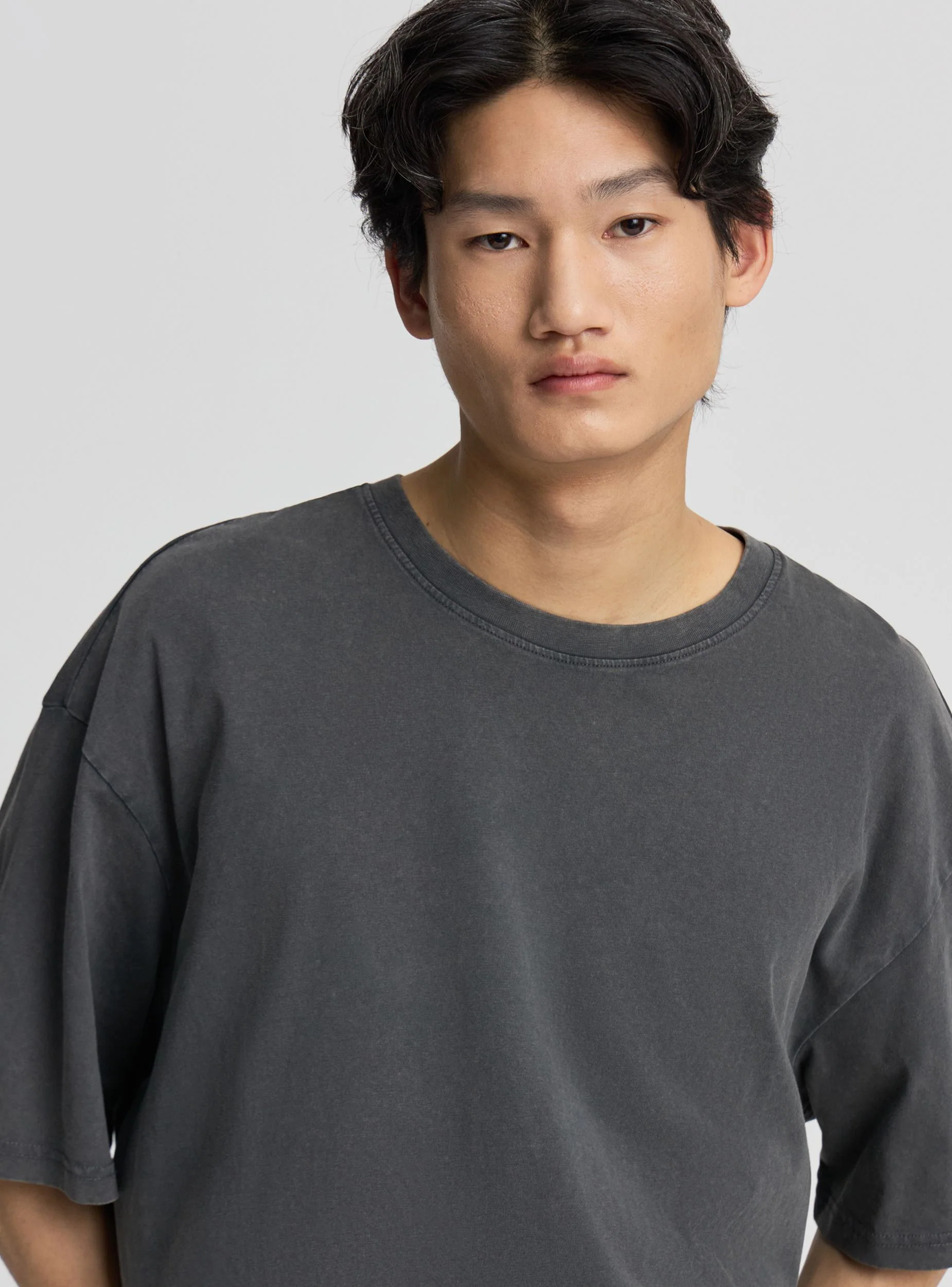 T-shirt crop tinta unita effetto acid wash - Image 4
