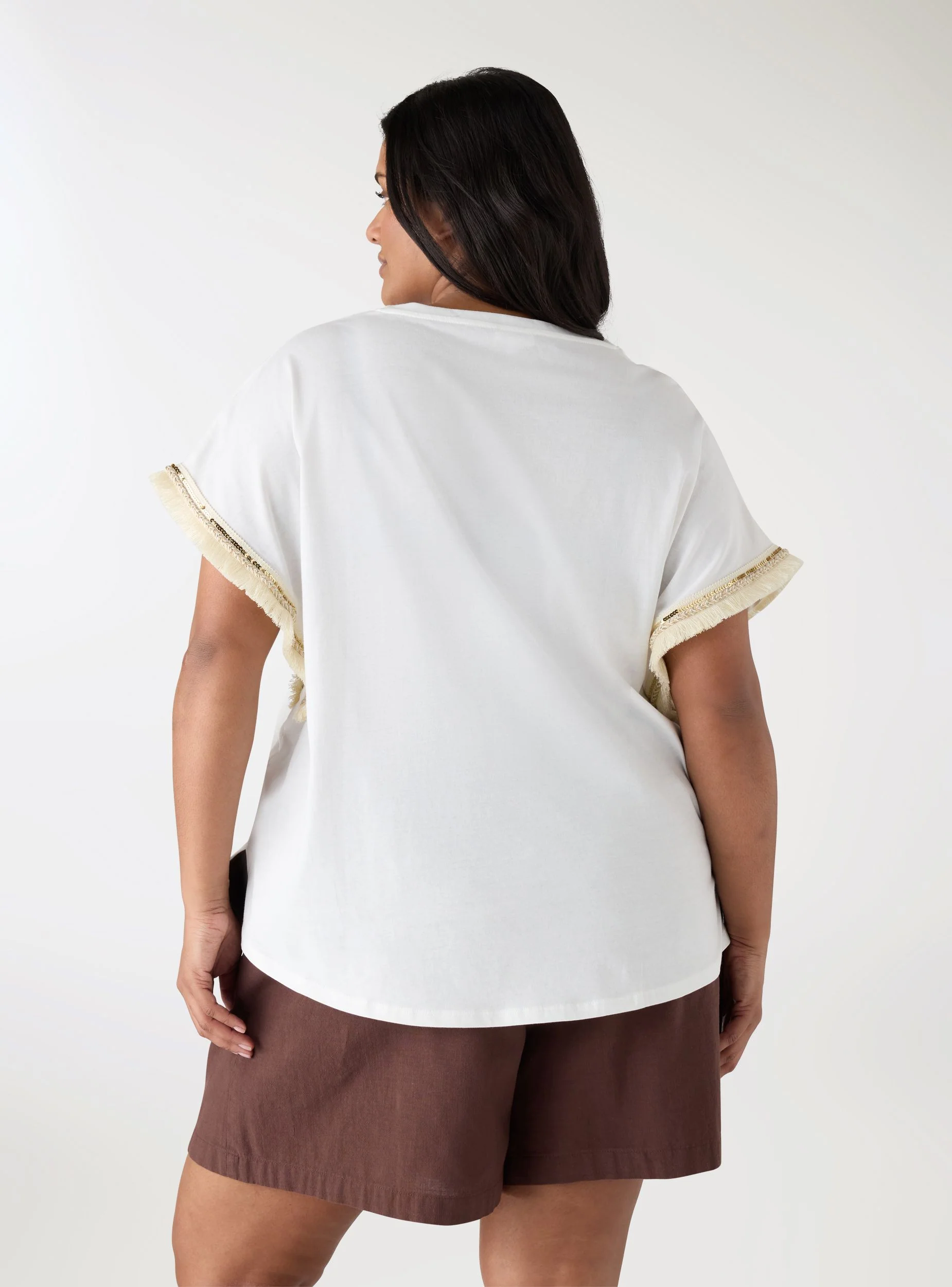 T-shirt Curvy a tinta unita con inserti etnici - Image 3