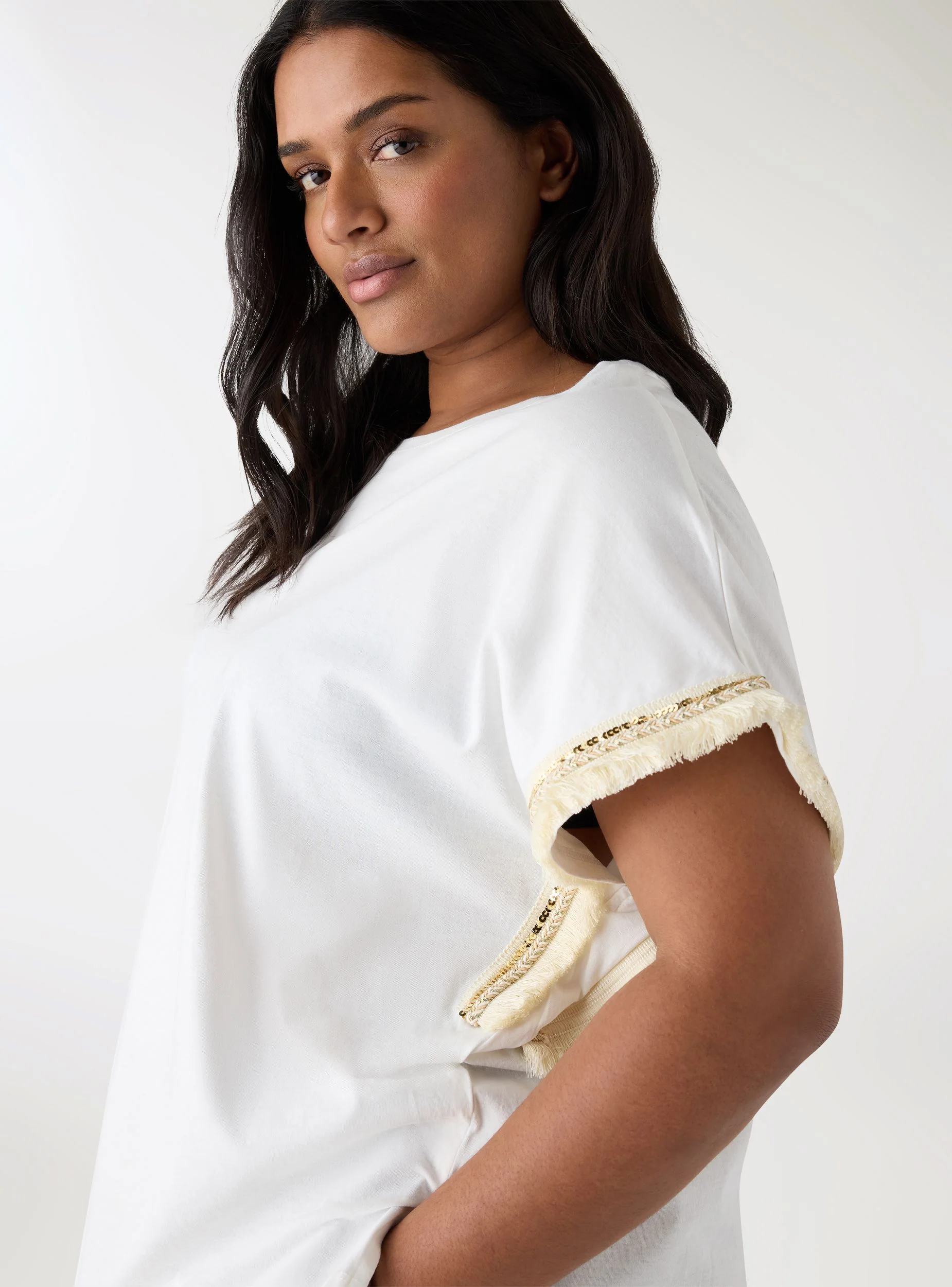 T-shirt Curvy a tinta unita con inserti etnici - Image 7