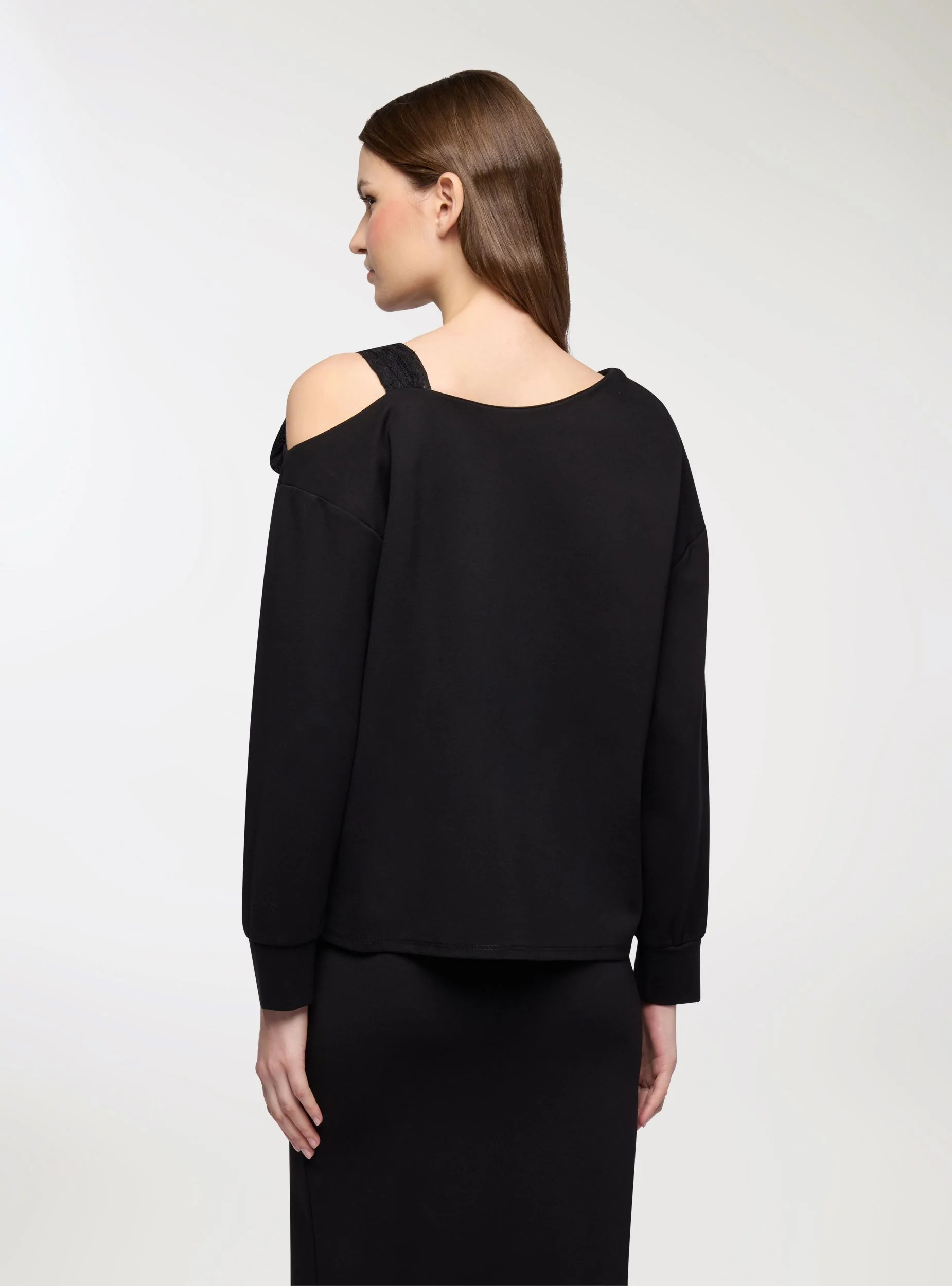 T-shirt cut out fiocco in pizzo
