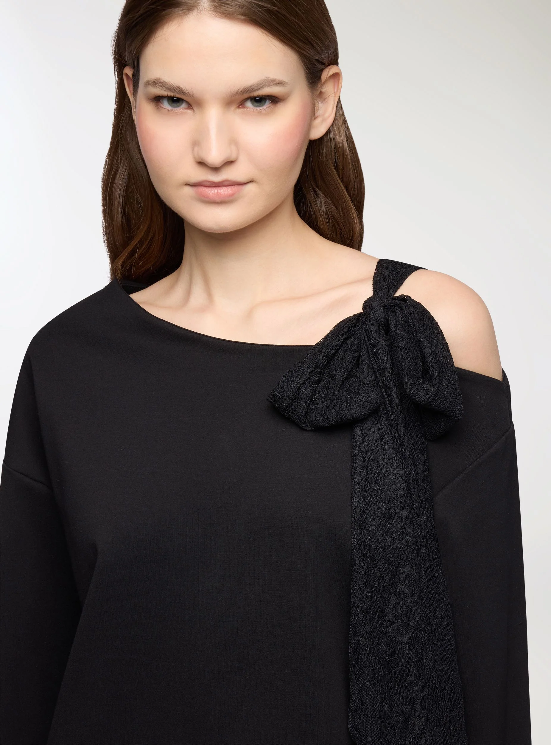 T-shirt cut out fiocco in pizzo - Image 4