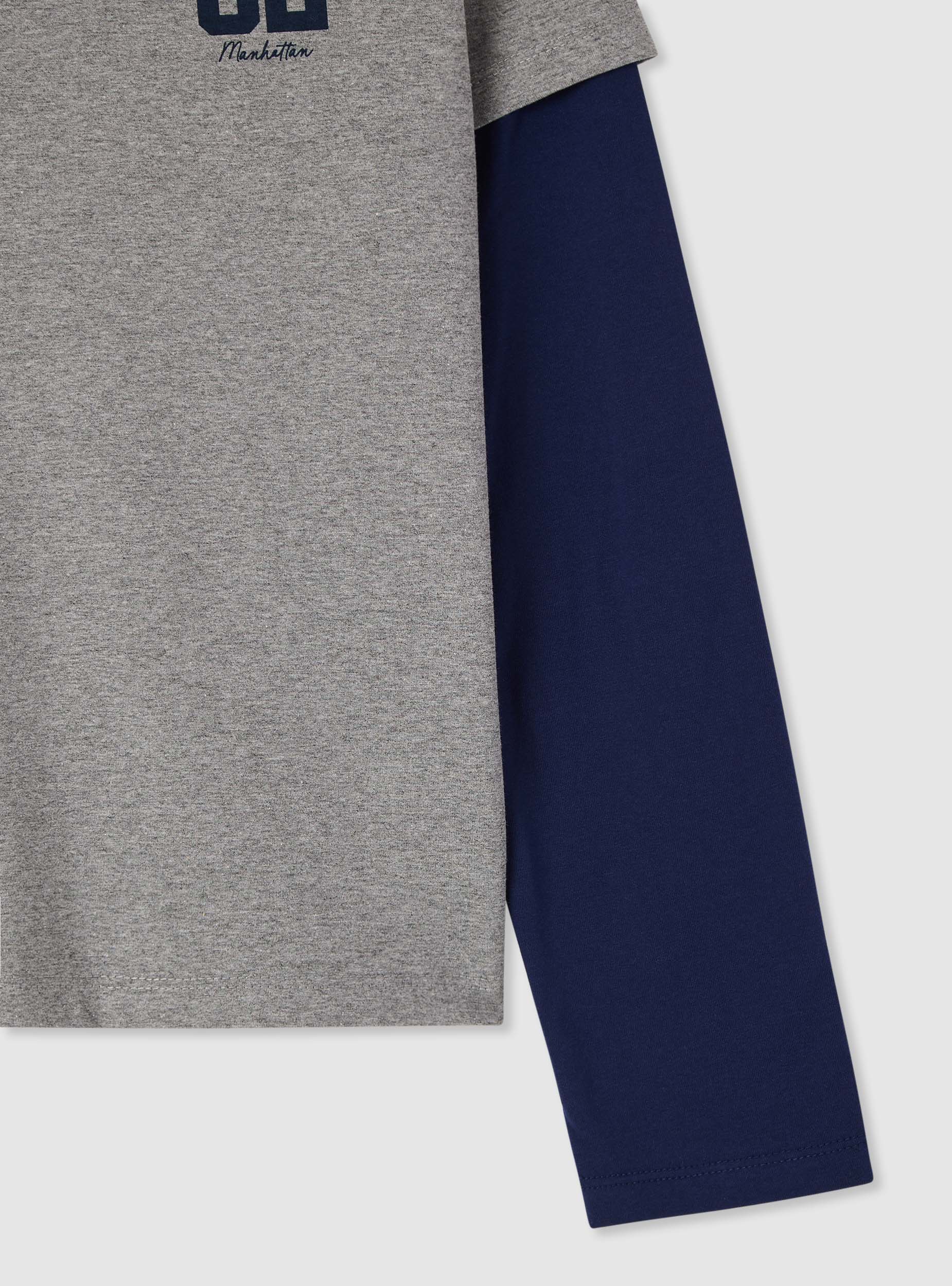 T-shirt doppiata con cappuccio e stampa numero - Image 6
