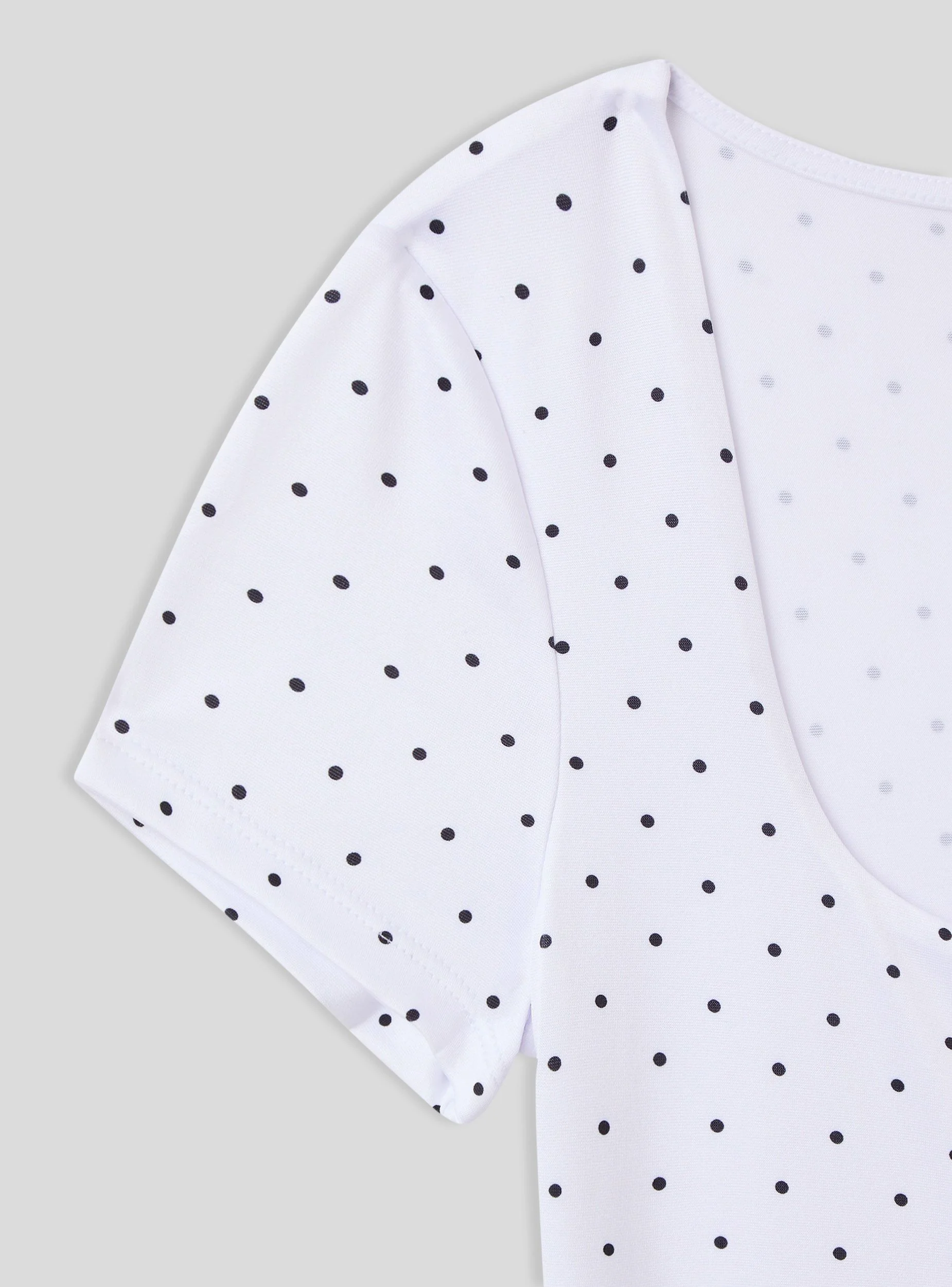 T-shirt elasticizzata a pois con scollo ampio - Image 4