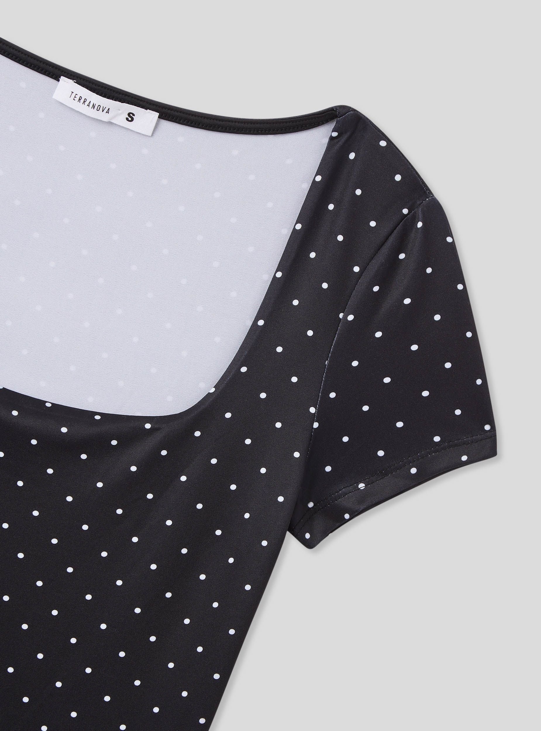 T-shirt elasticizzata a pois con scollo ampio - Image 5