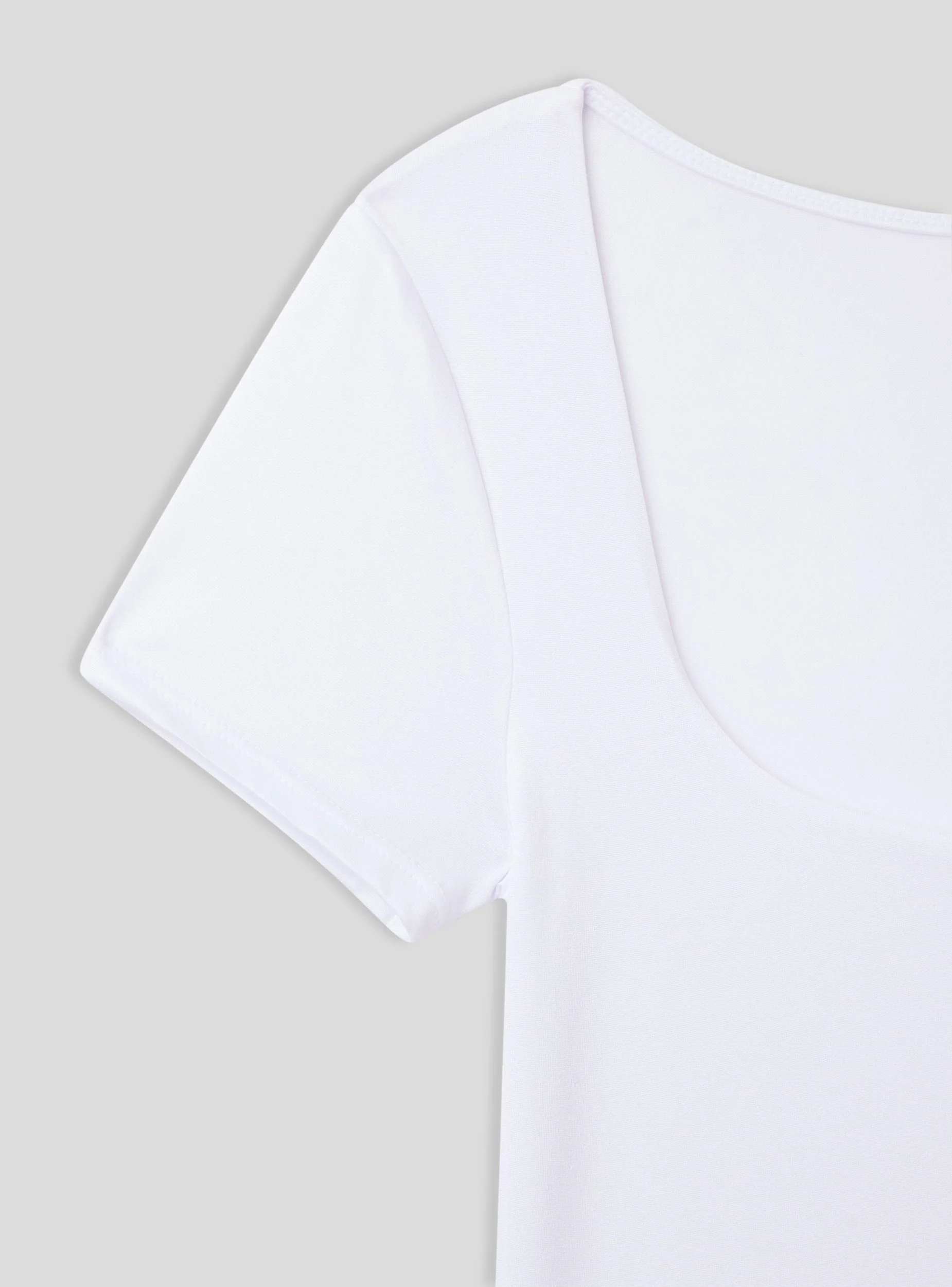 T-shirt elasticizzata con scollo ampio - Image 5