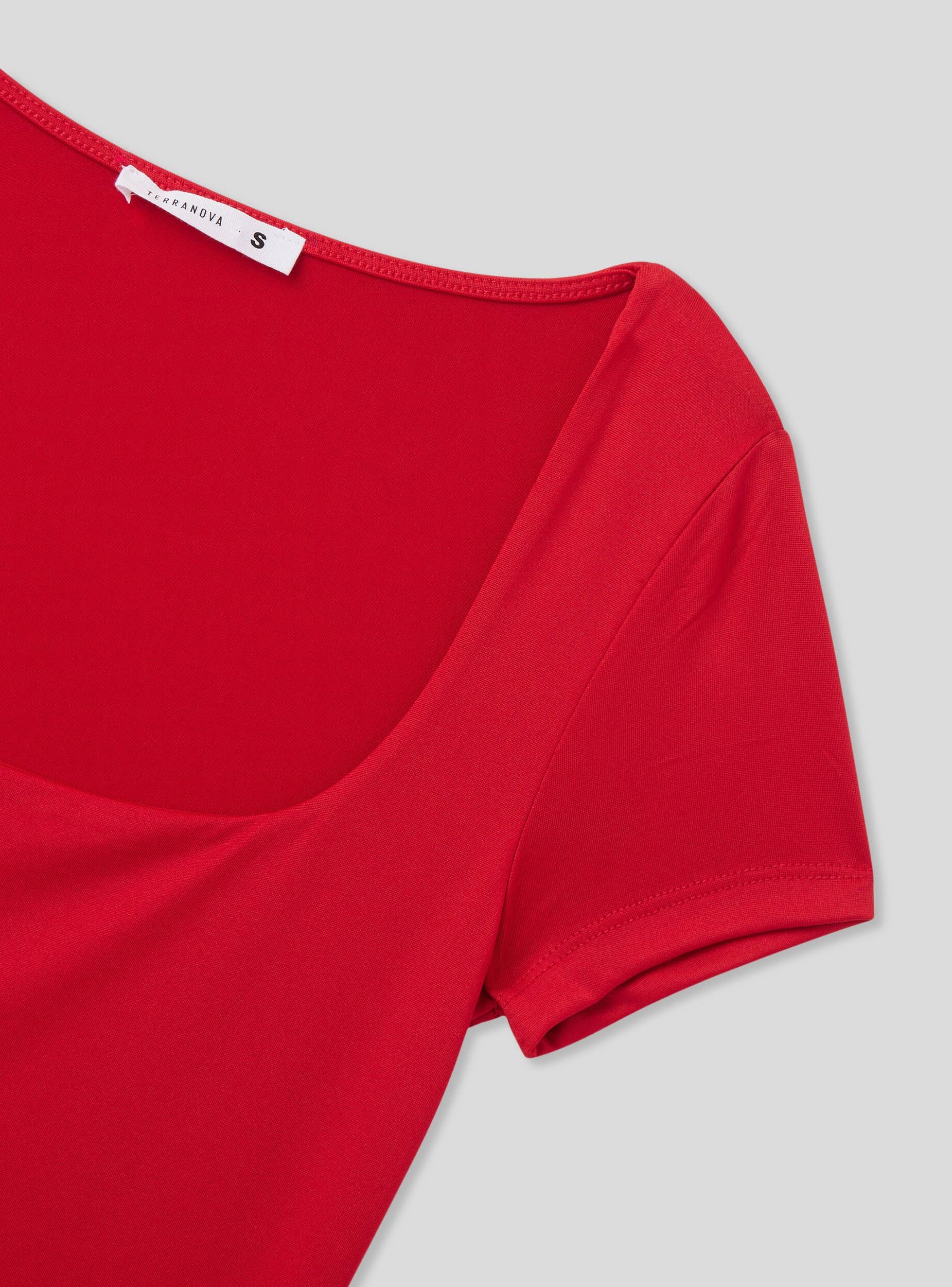 T-shirt elasticizzata con scollo ampio - Image 6