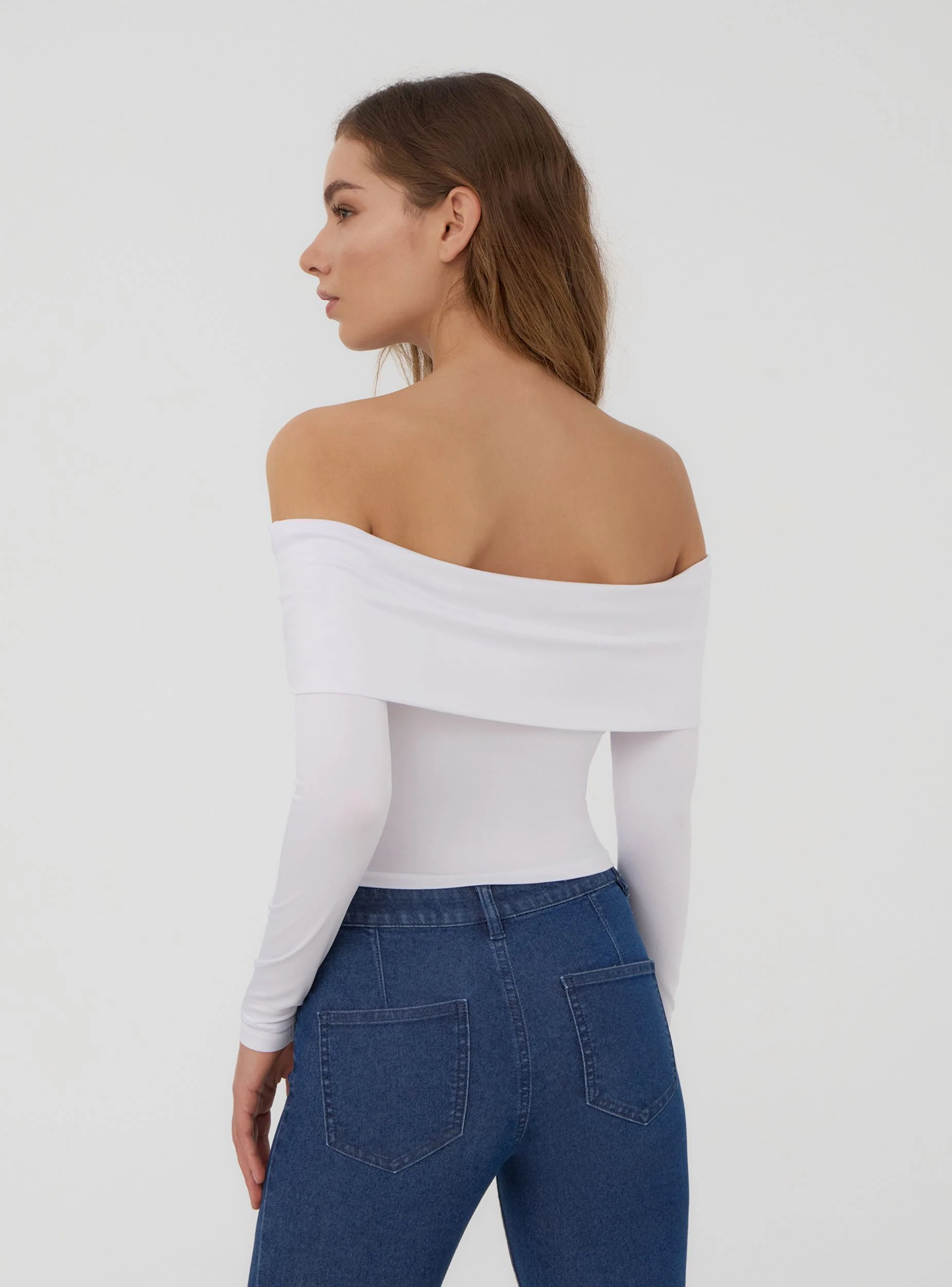 T-shirt maniche lunghe con spalle scoperte - Image 2