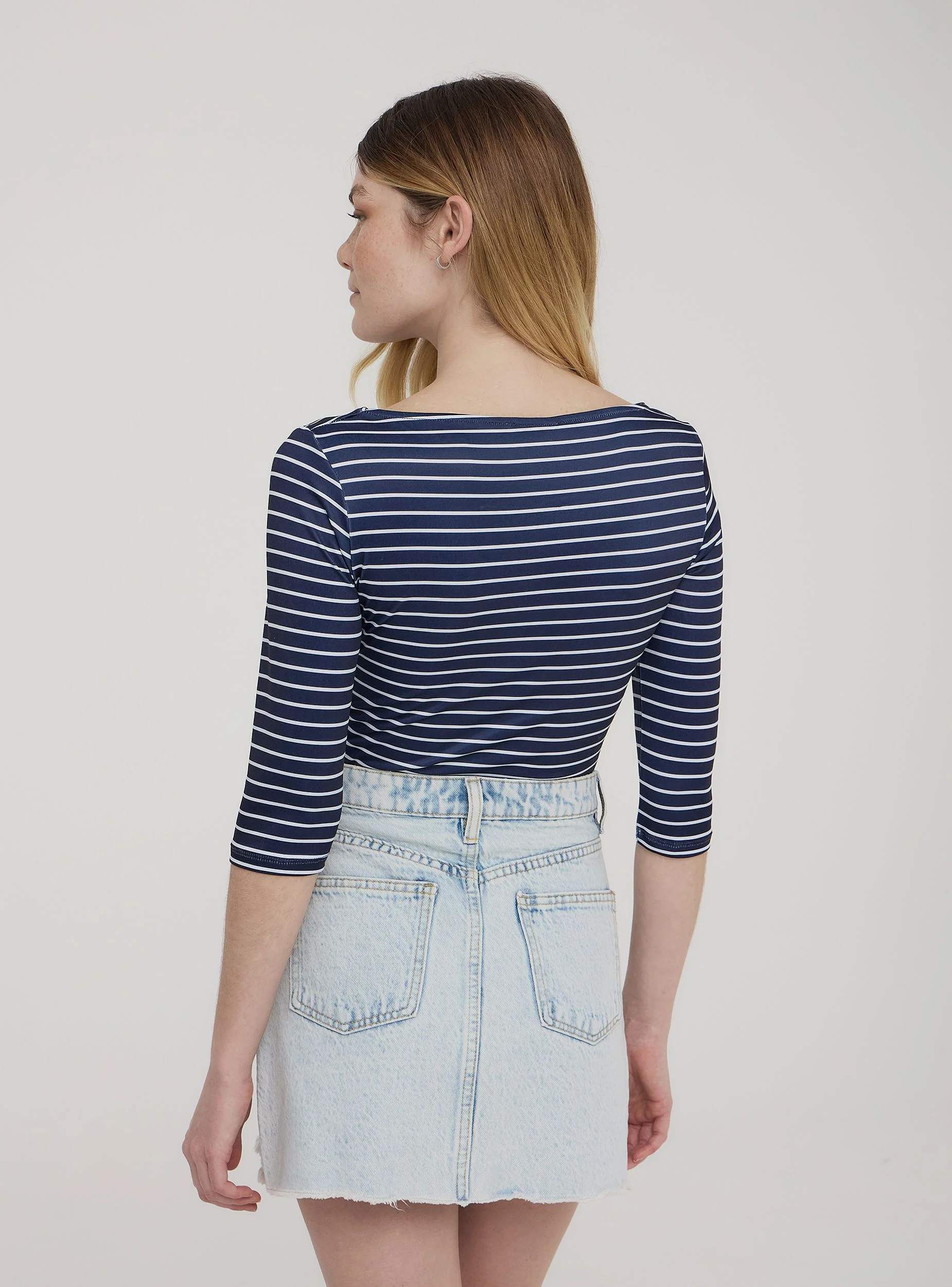 T-shirt maniche tre quarti a righe con scollo ampio - Image 2
