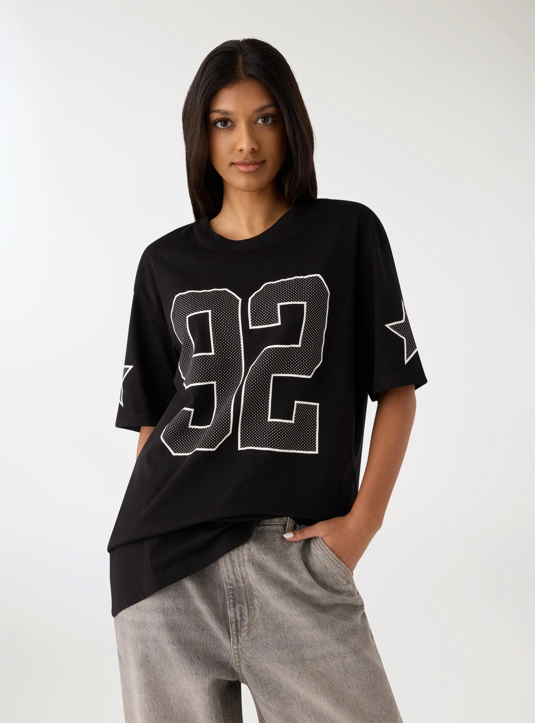 T-shirt maxi con numero e stelle - Image 3