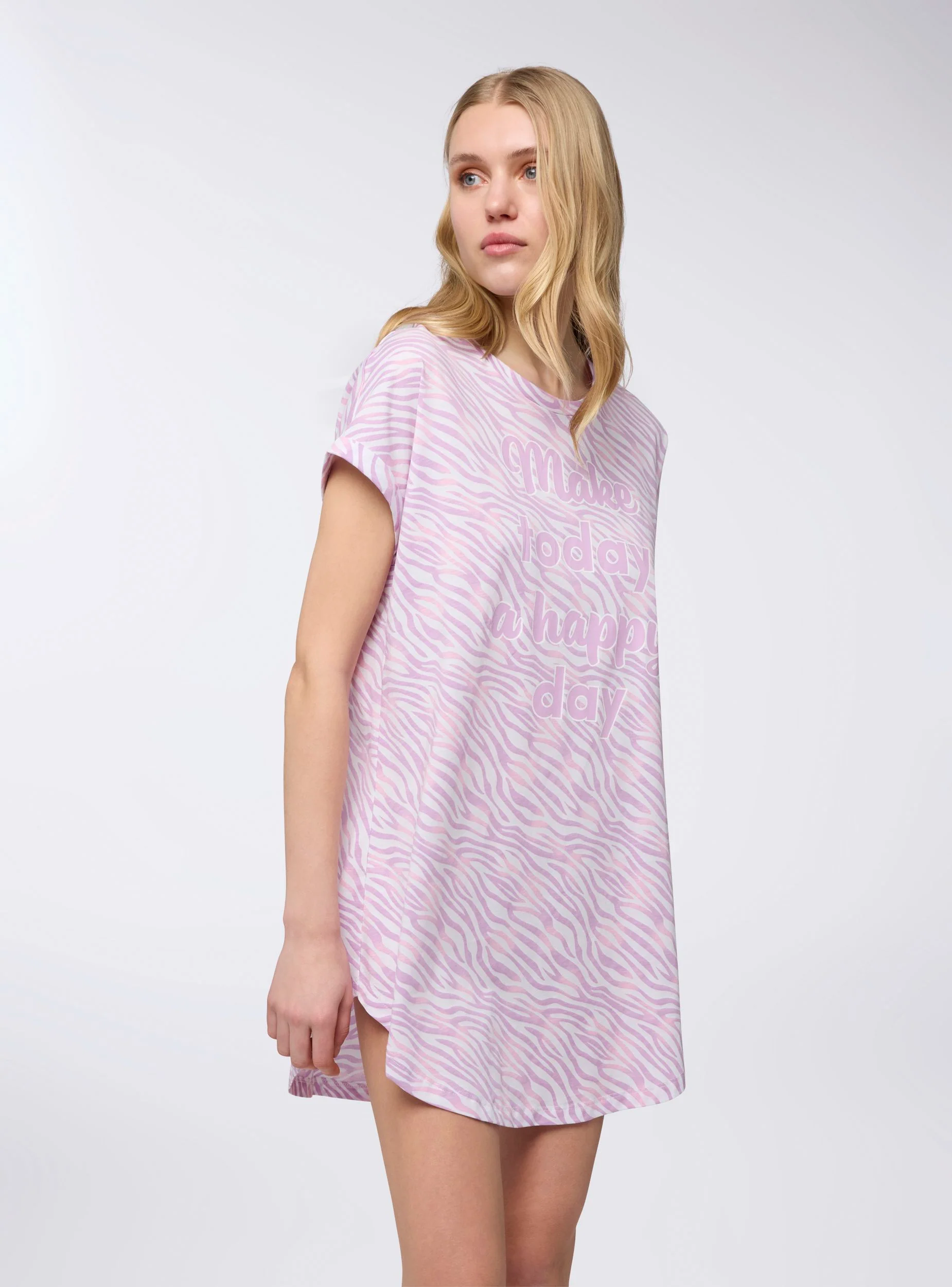 T-shirt maxi del pigiama a fantasia con scritta - Image 3