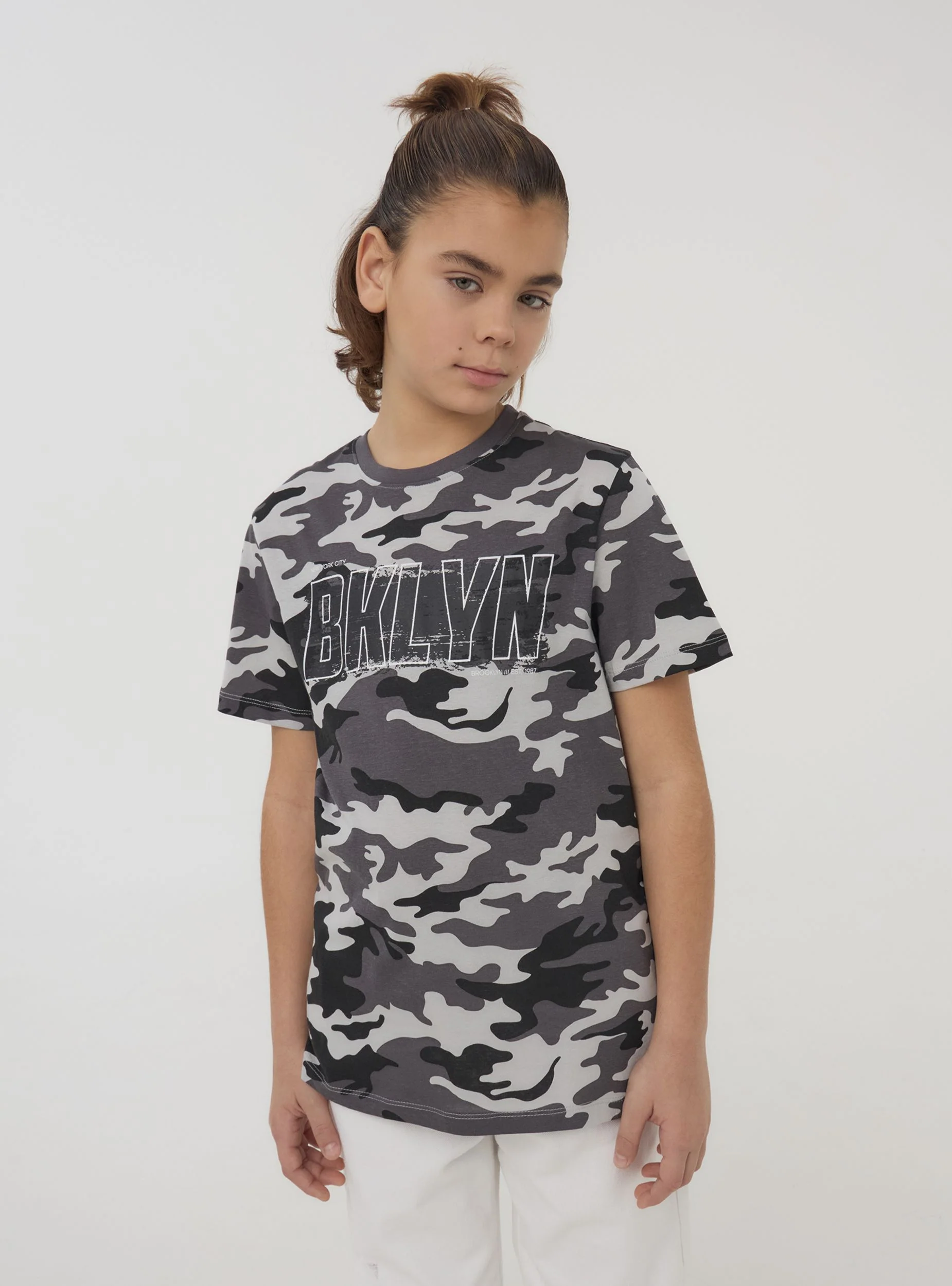 T-shirt mimetica con scritta - Image 3