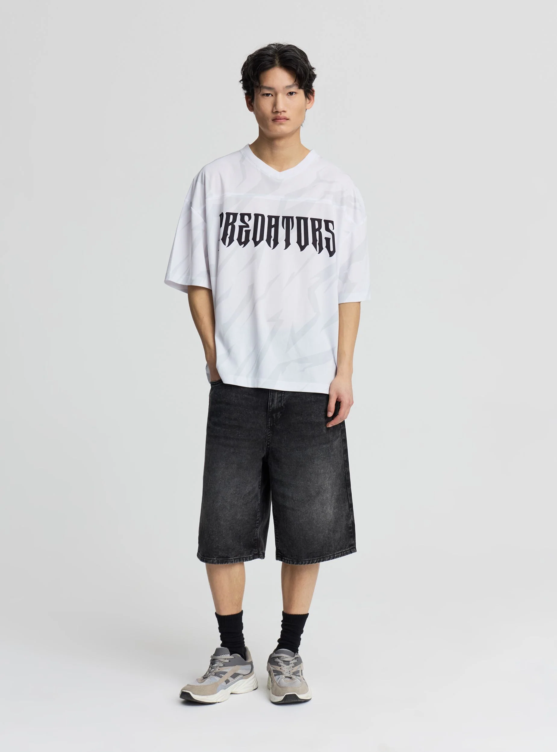 T-shirt over con stampa grafica