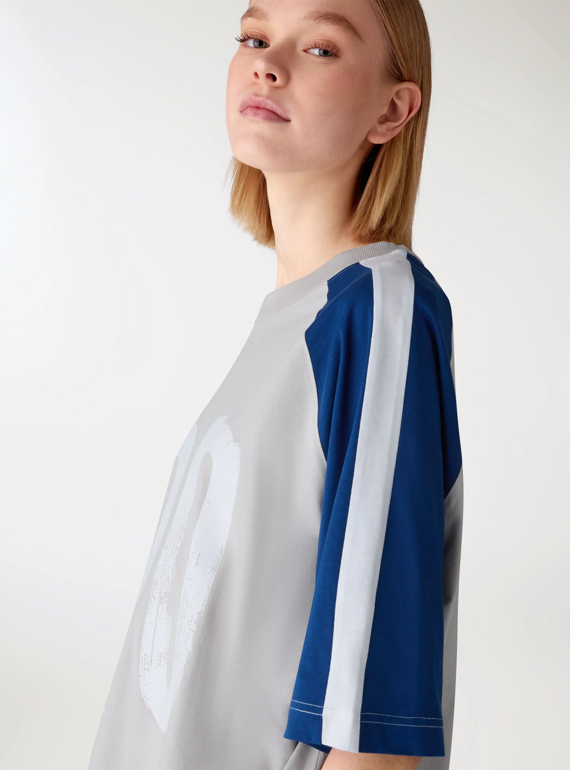 T-shirt over con stampa numero e maniche raglan TRNPOPLAB - Image 4