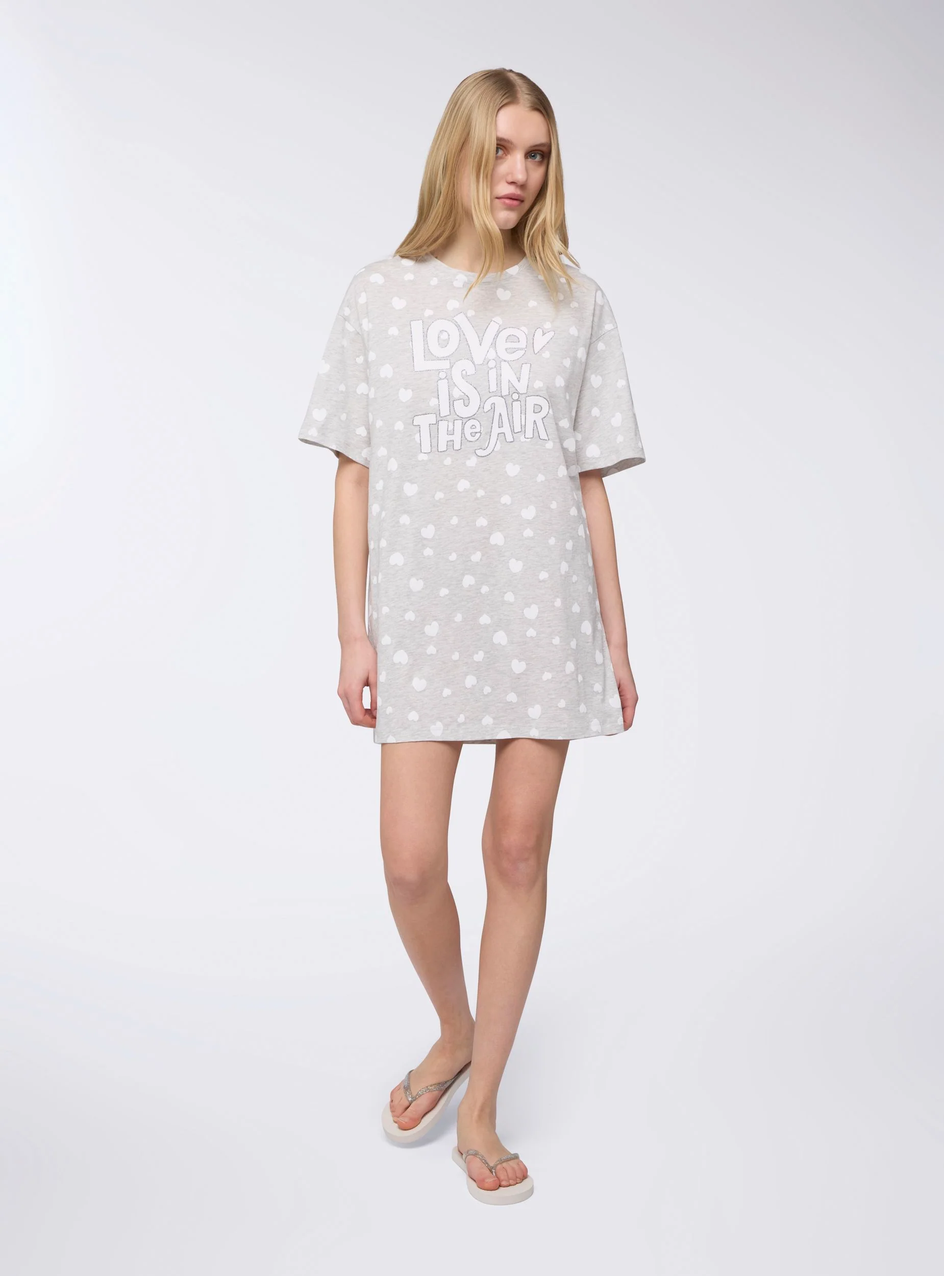 T-shirt over pigiama con cuori e scritta - Image 3