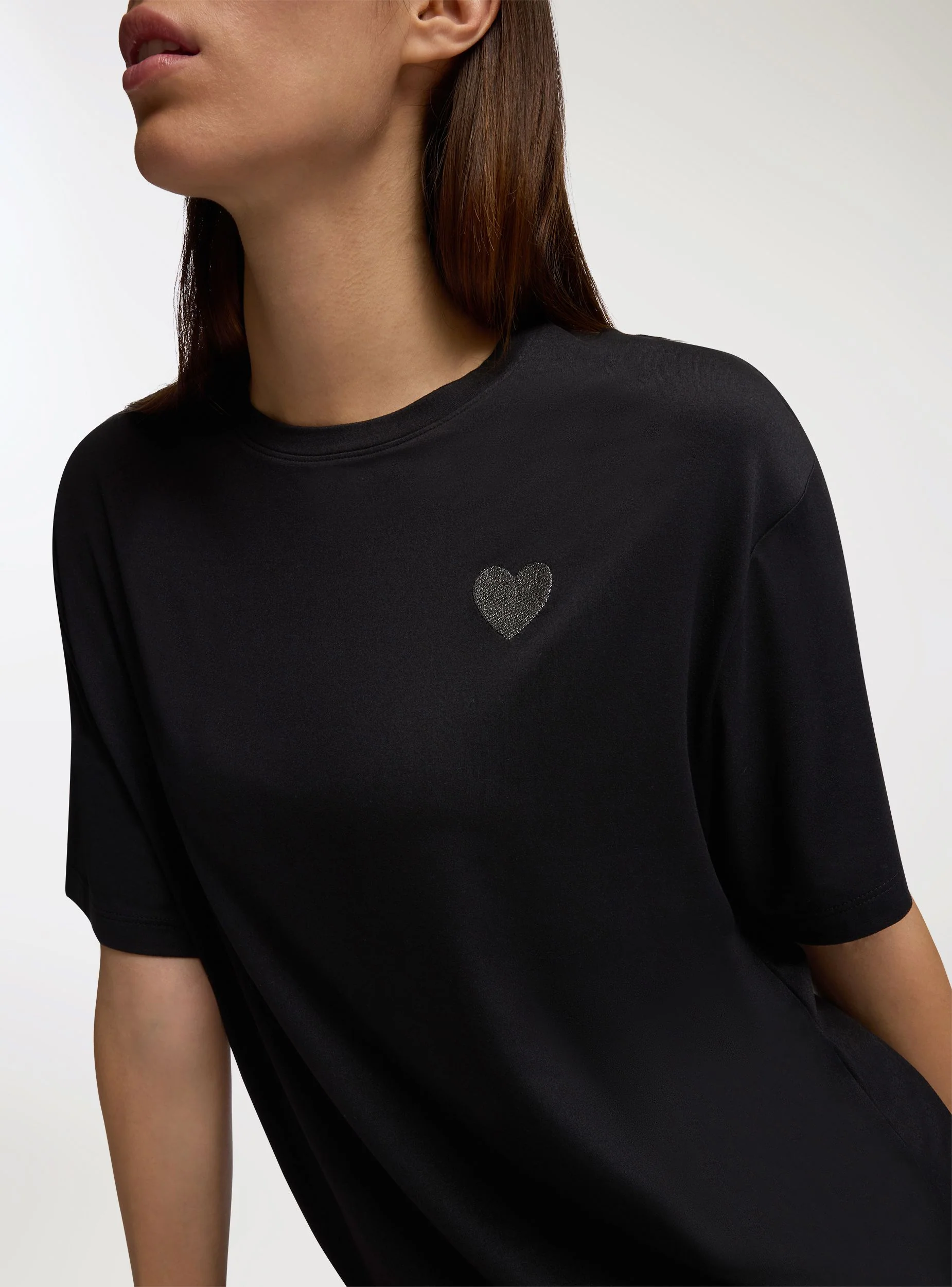 T-shirt pigiama maxi con spacchi e cuore - Image 4