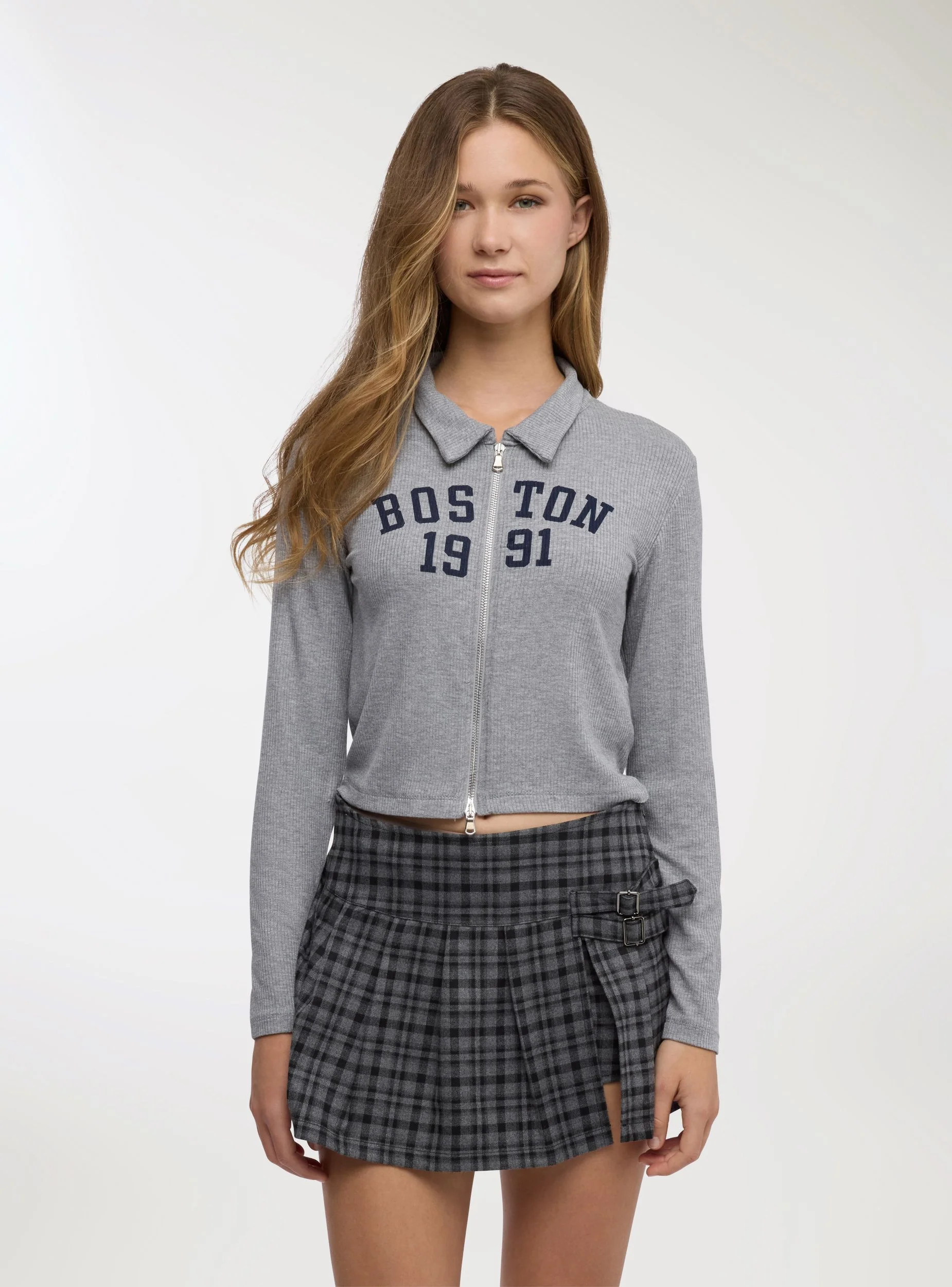 T-shirt polo con zip e scritta college