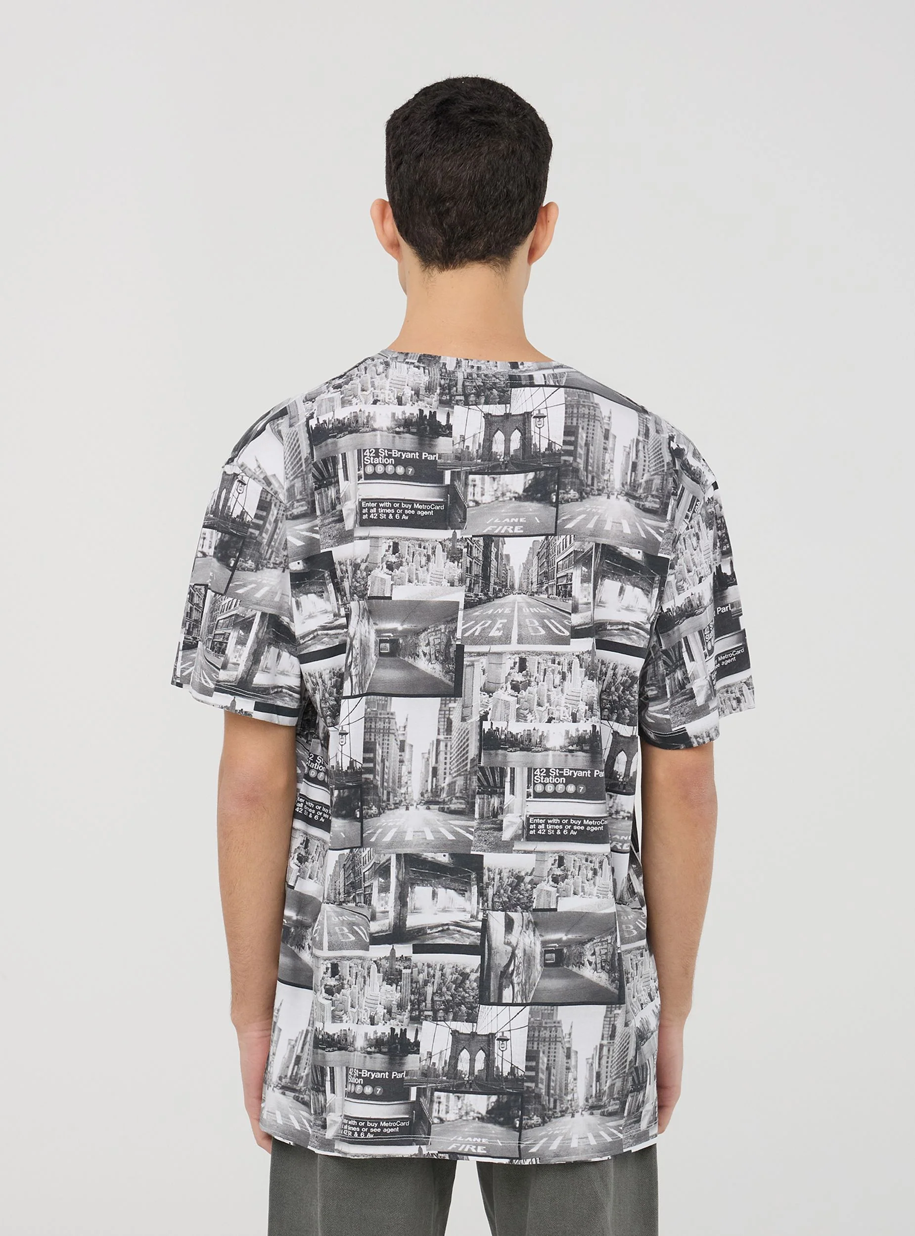 T-shirt relaxed con stampa fotografica allover - Image 2